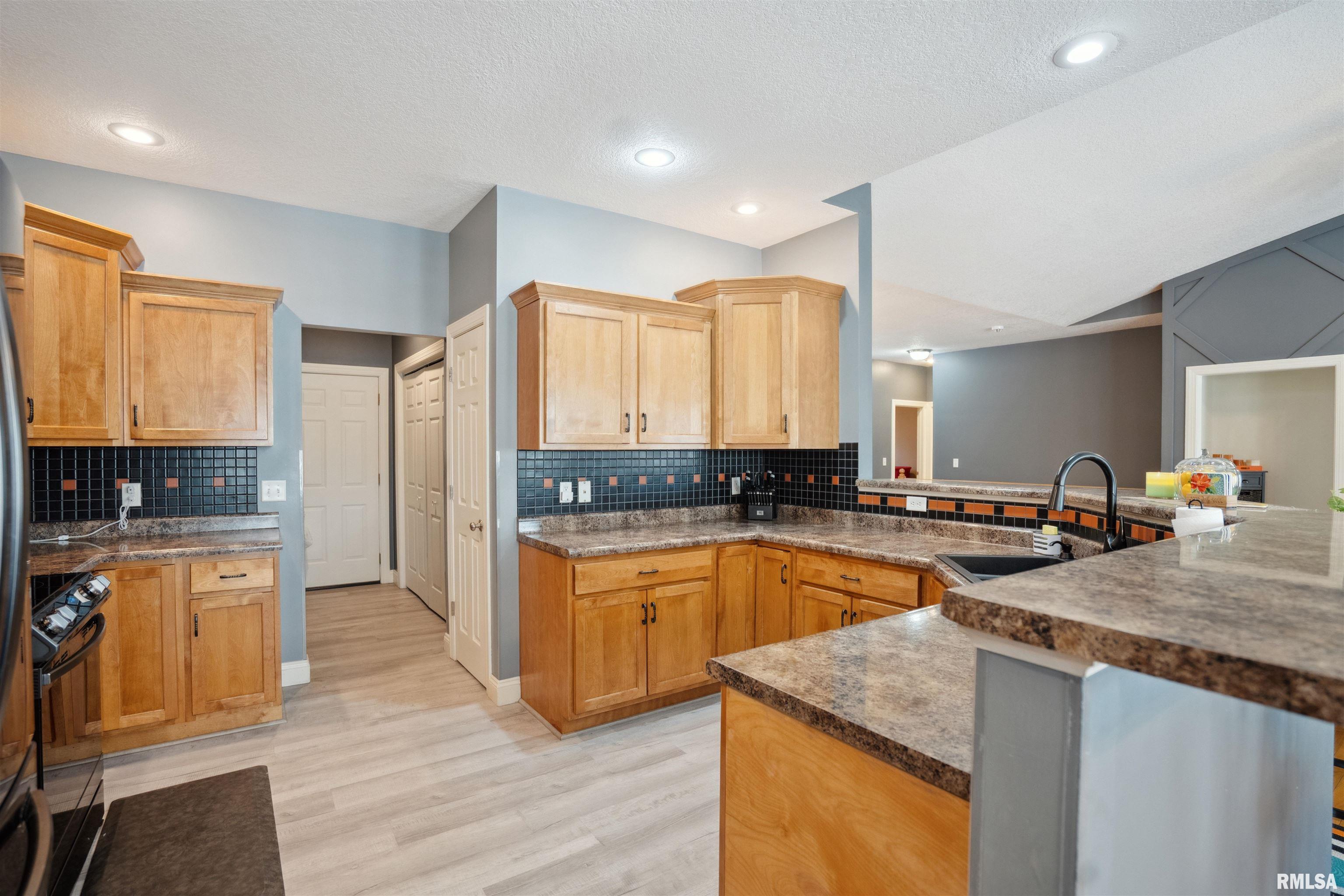13 Hidden Valley Circle, Davenport, Iowa image 8