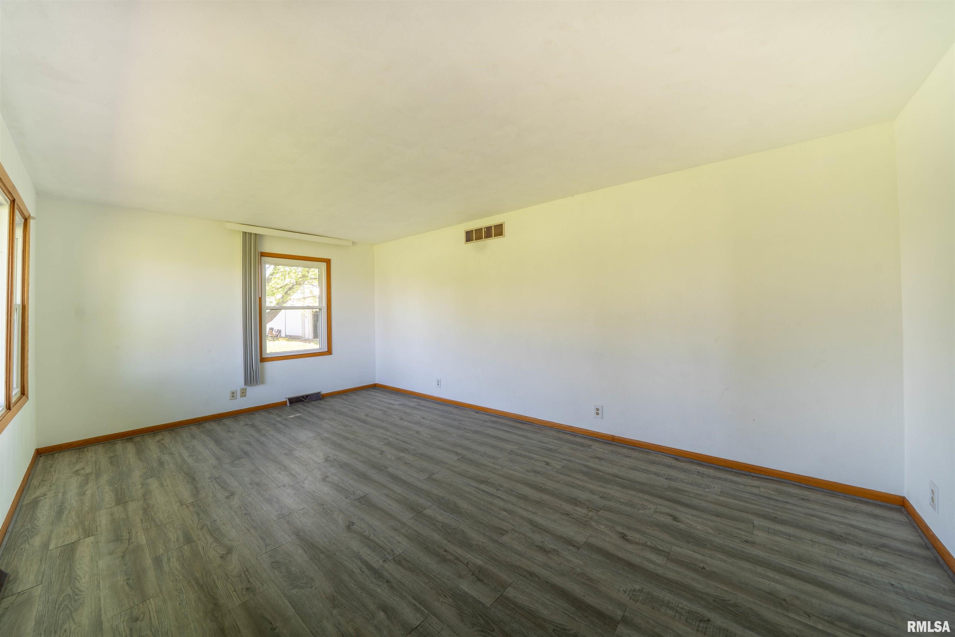 15361 Furrow Road, Pekin, Illinois image 4