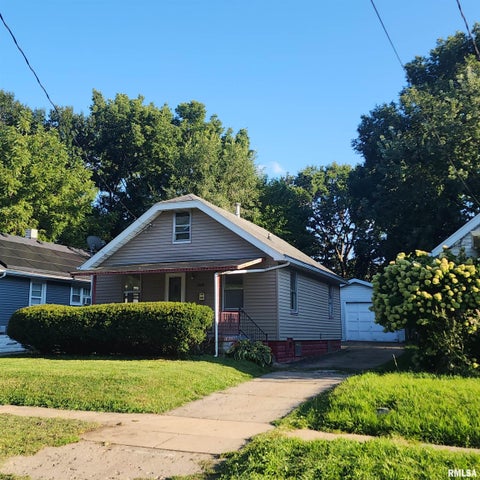 Homes For Sale - 1000 W Hanssler Place<br/> Peoria, IL 61604