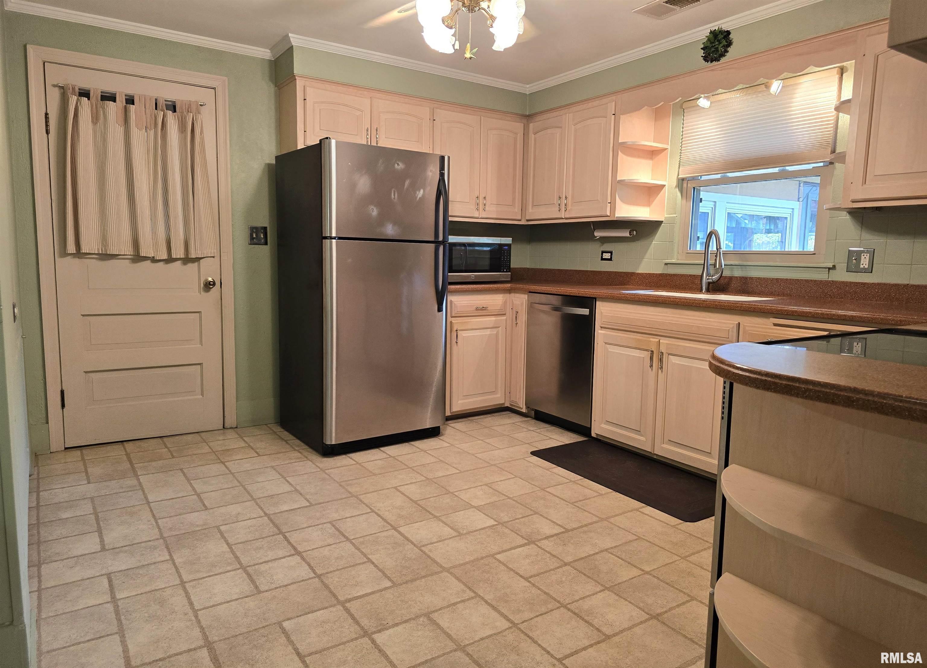 901 Coolidge Avenue, Pekin, Illinois image 10