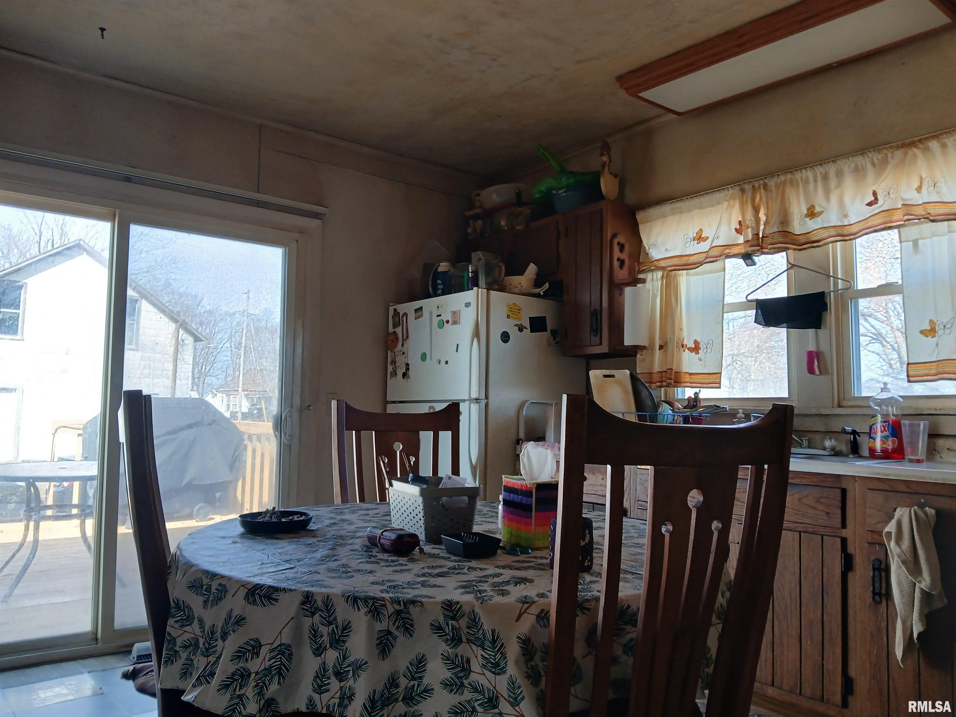 409 Maple Street, Seaton, Illinois image 5