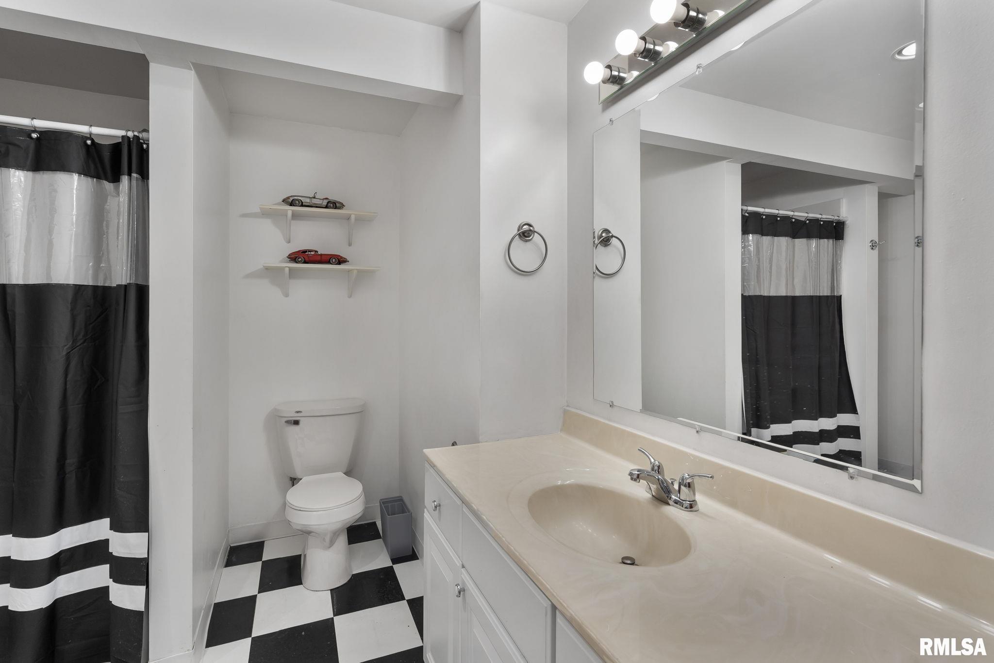 2832 W 44th Street, Davenport, Iowa image 15