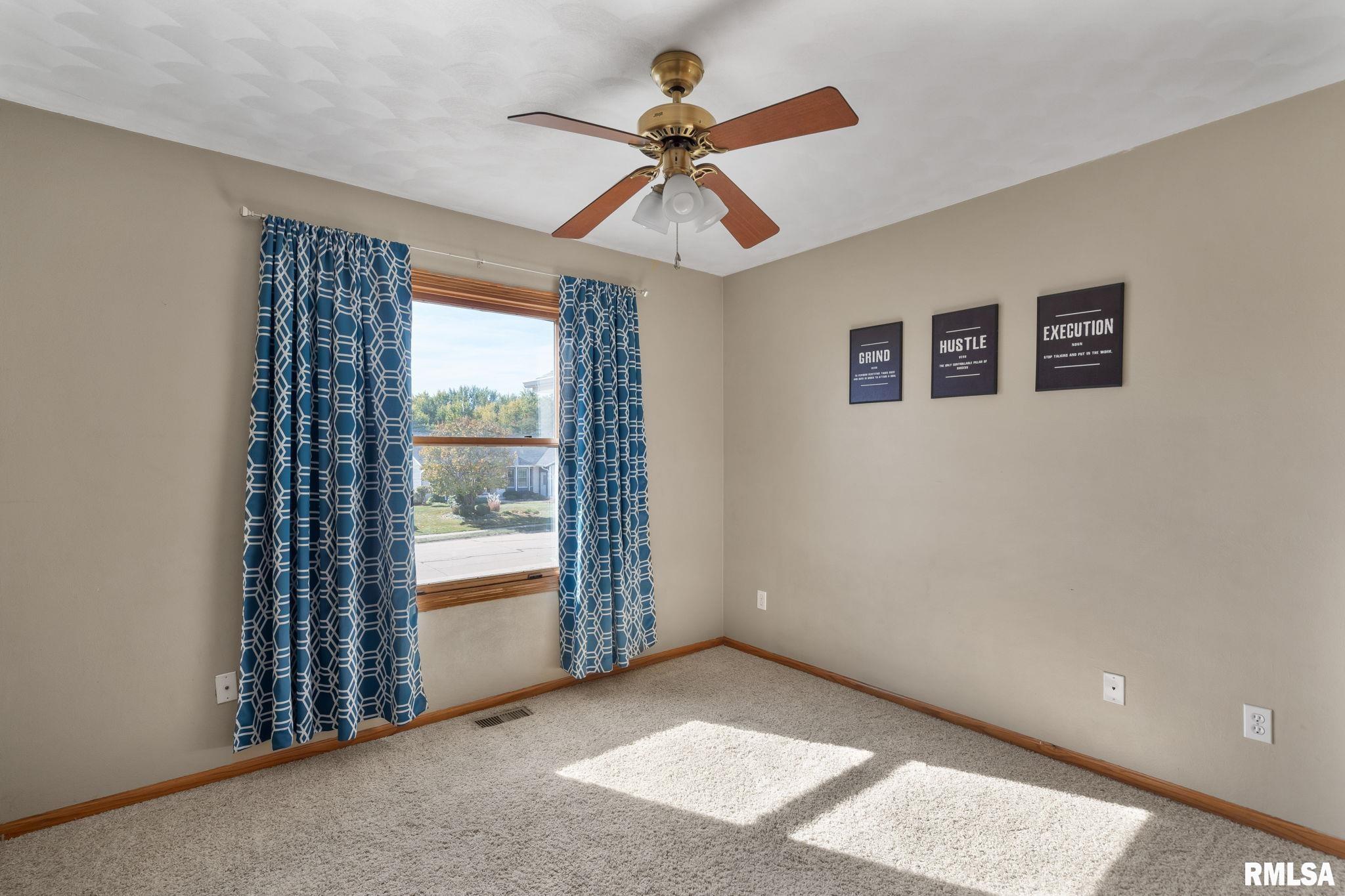 2832 W 44th Street, Davenport, Iowa image 10