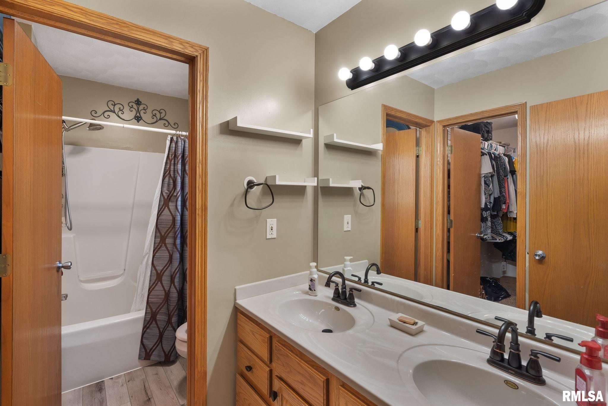 2832 W 44th Street, Davenport, Iowa image 13
