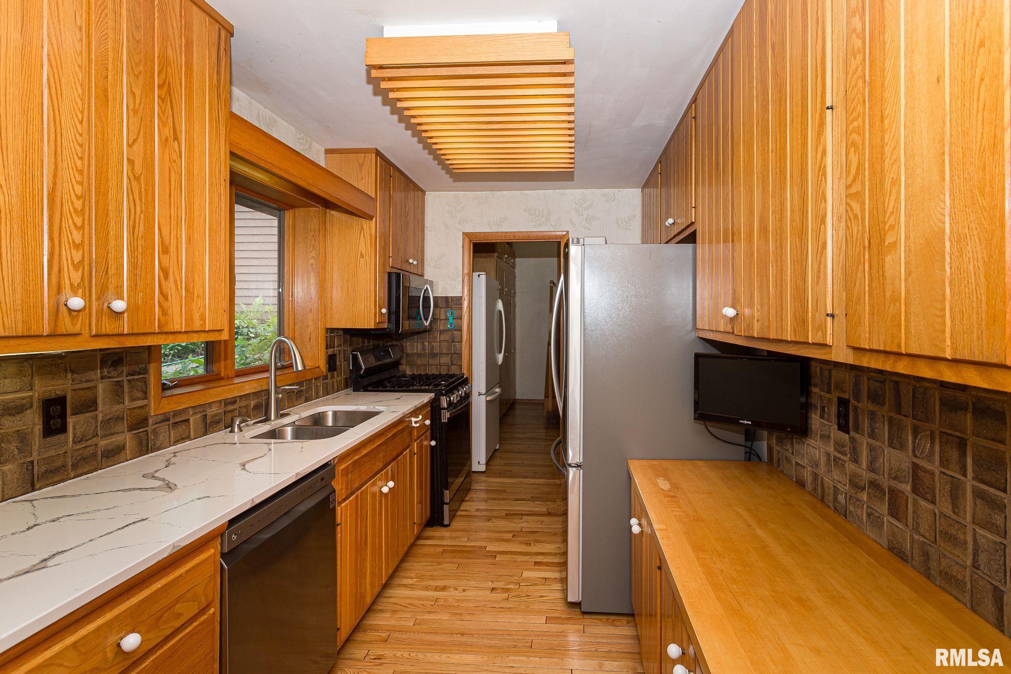 28018 230th Street, Le Claire, Iowa image 13