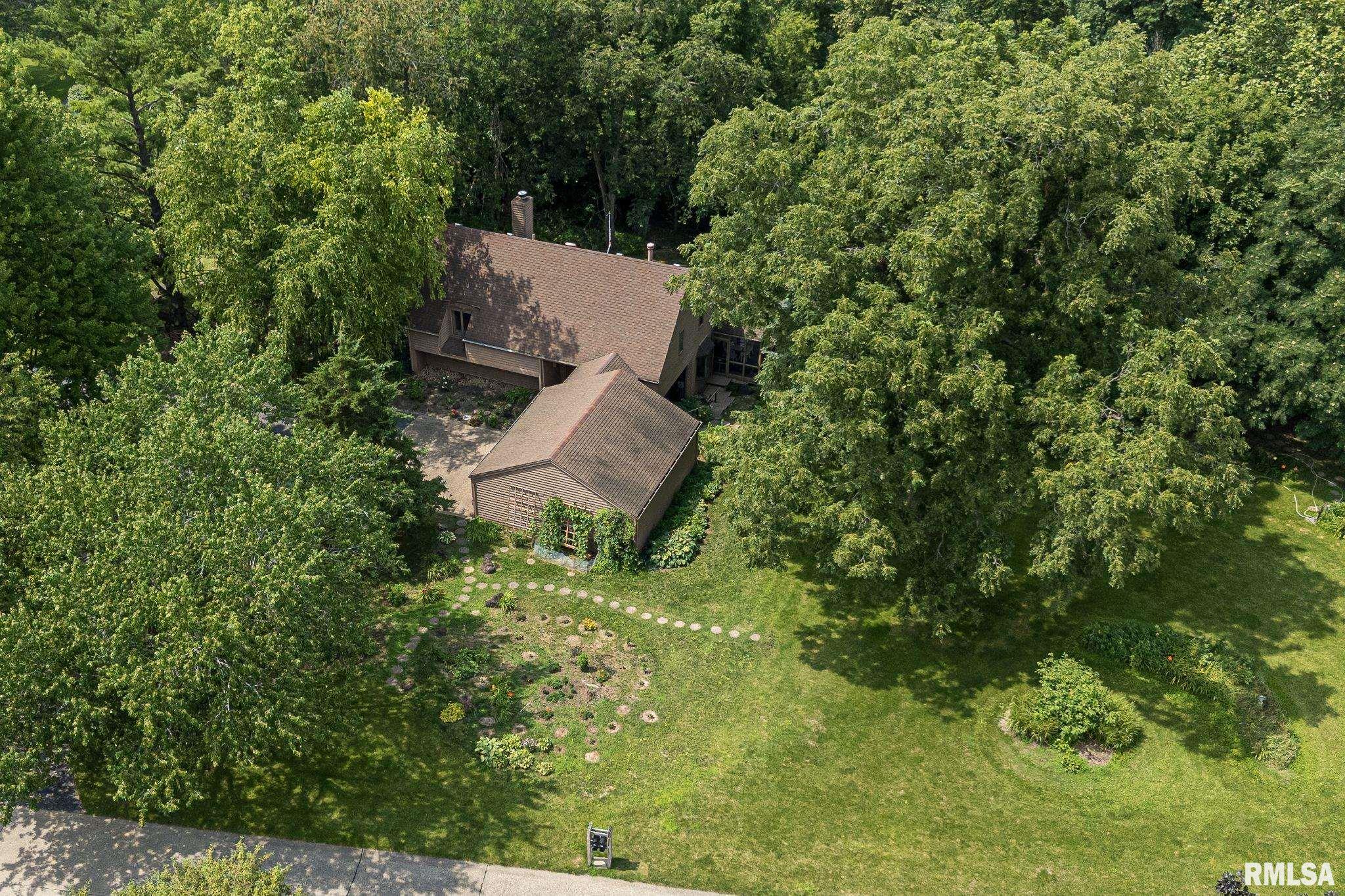 28018 230th Street, Le Claire, Iowa image 2