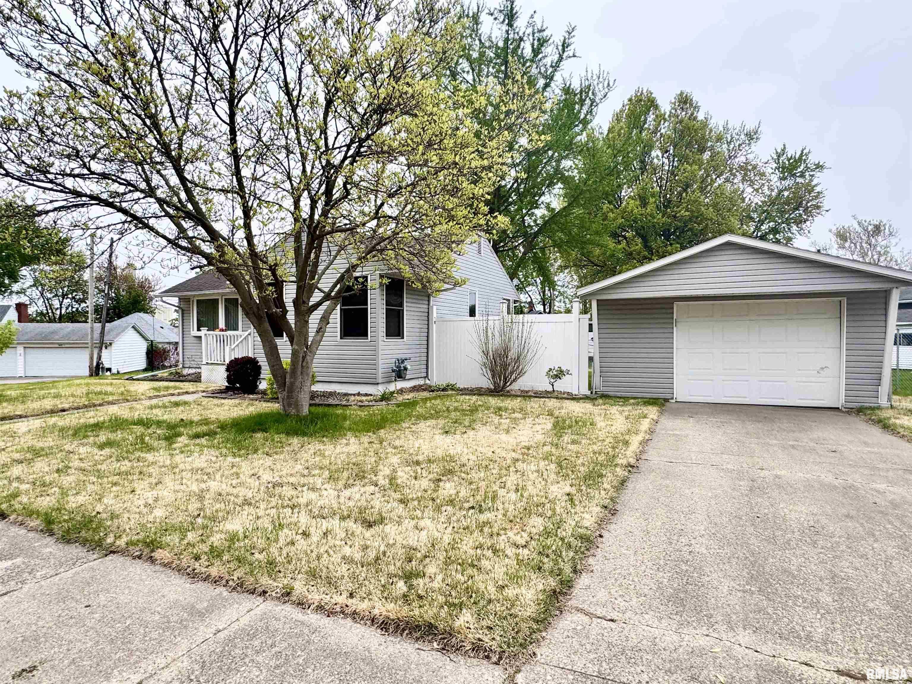 937 15th Avenue South, Clinton, Iowa image 3