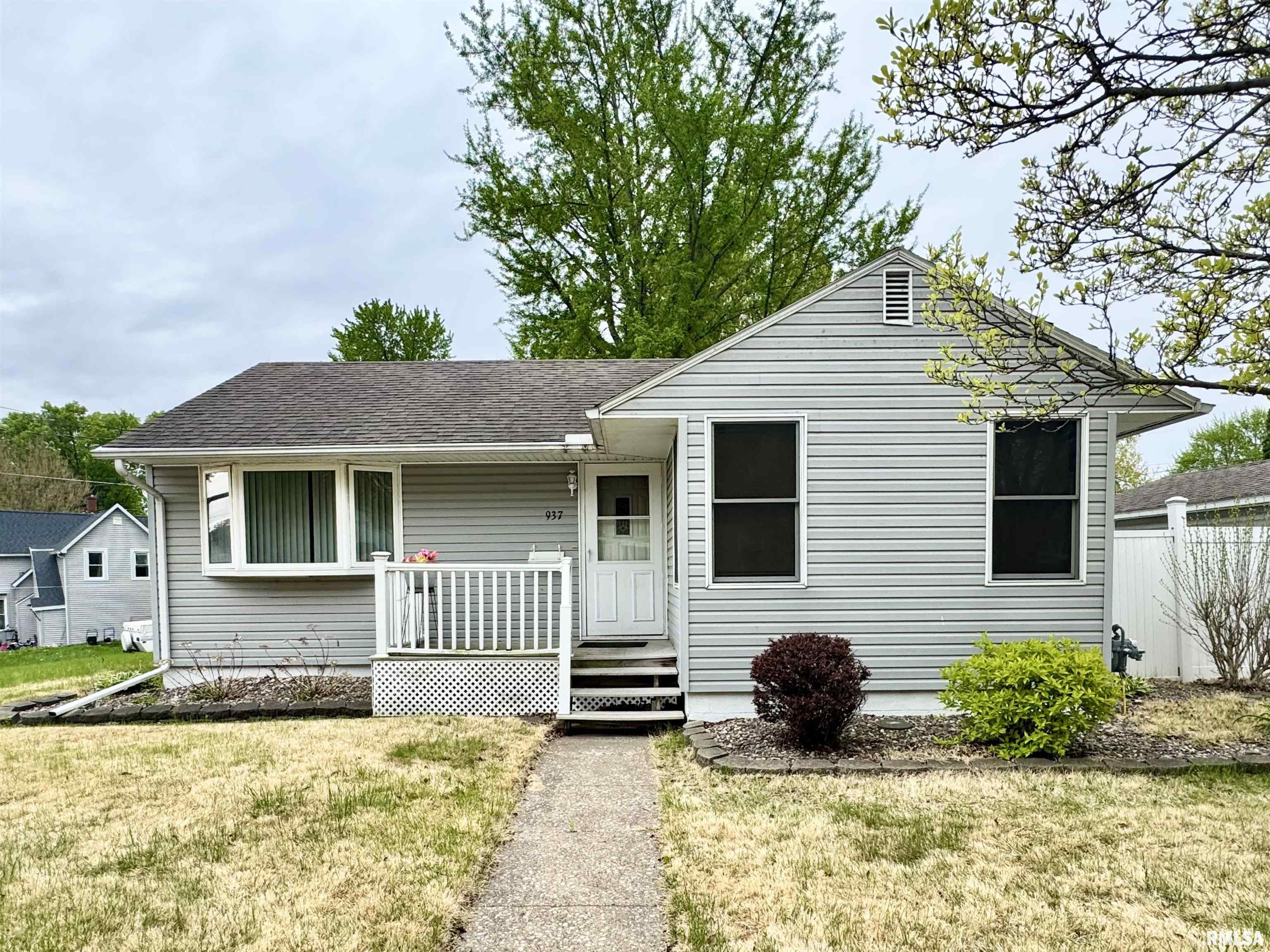 937 15th Avenue South, Clinton, Iowa image 1
