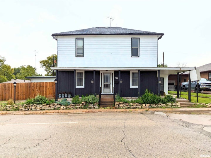 Photo 1 of 25 — 611 MARGARET Street, Pekin, IL 61554