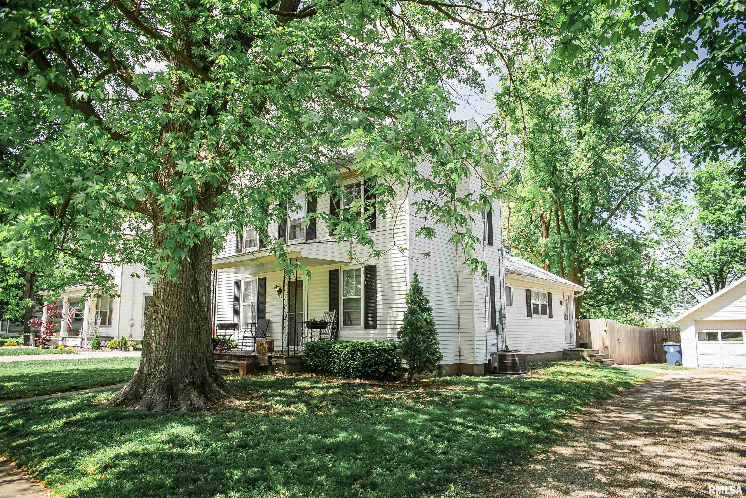 129 E High Street, Mendon, Illinois image 1
