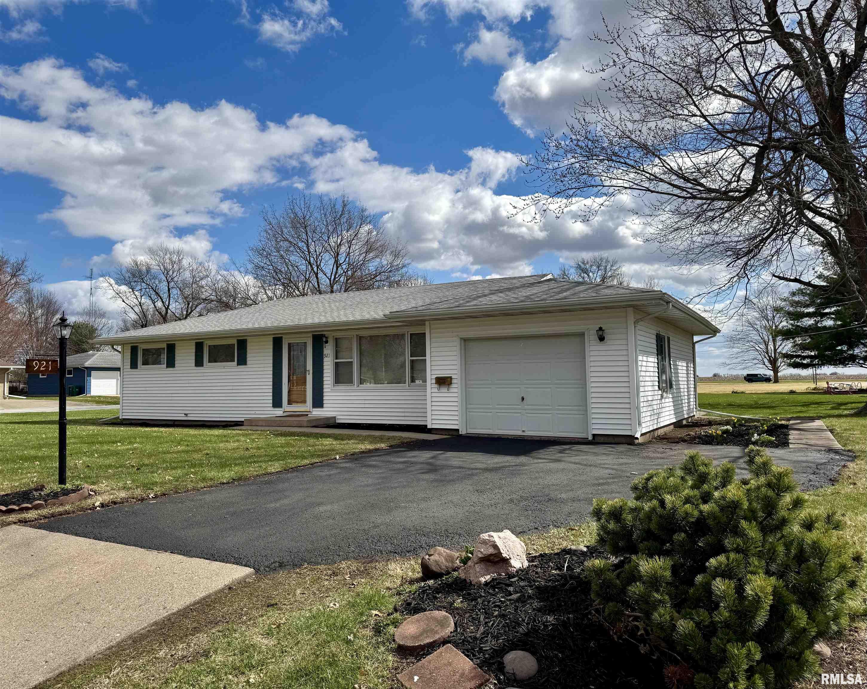 921 Bobby Avenue, Macomb, Illinois image 1