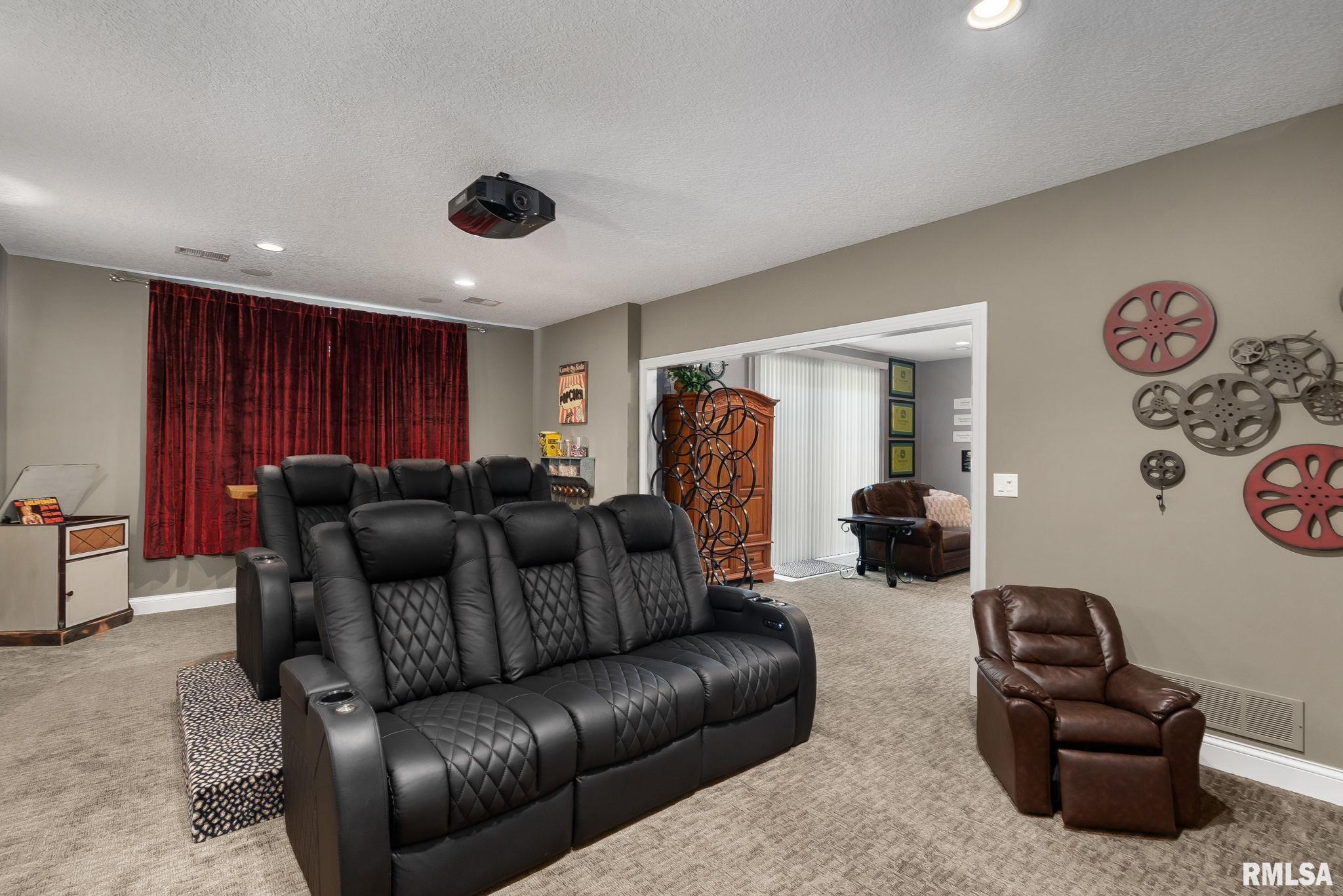 5212 N Richmond Circle, Bettendorf, Iowa image 36