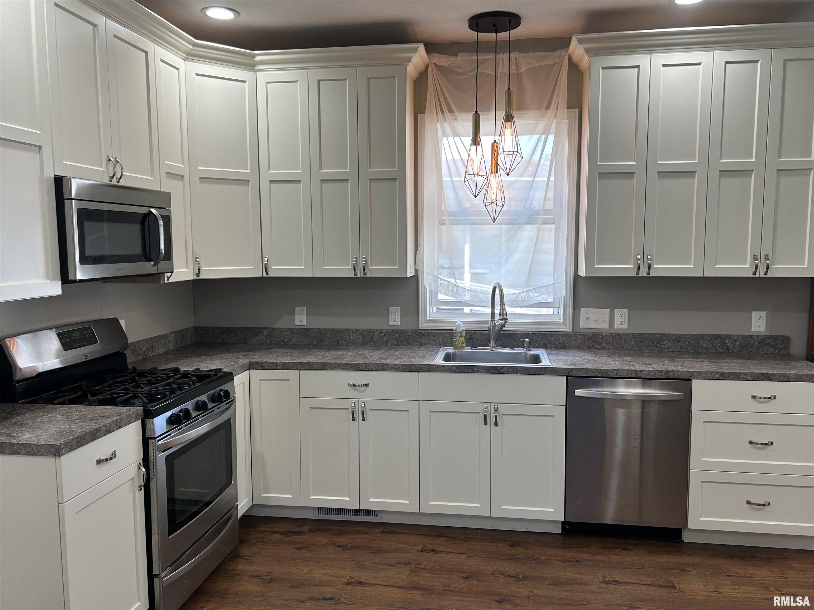 335 E 2nd Street, El Paso, Illinois image 19