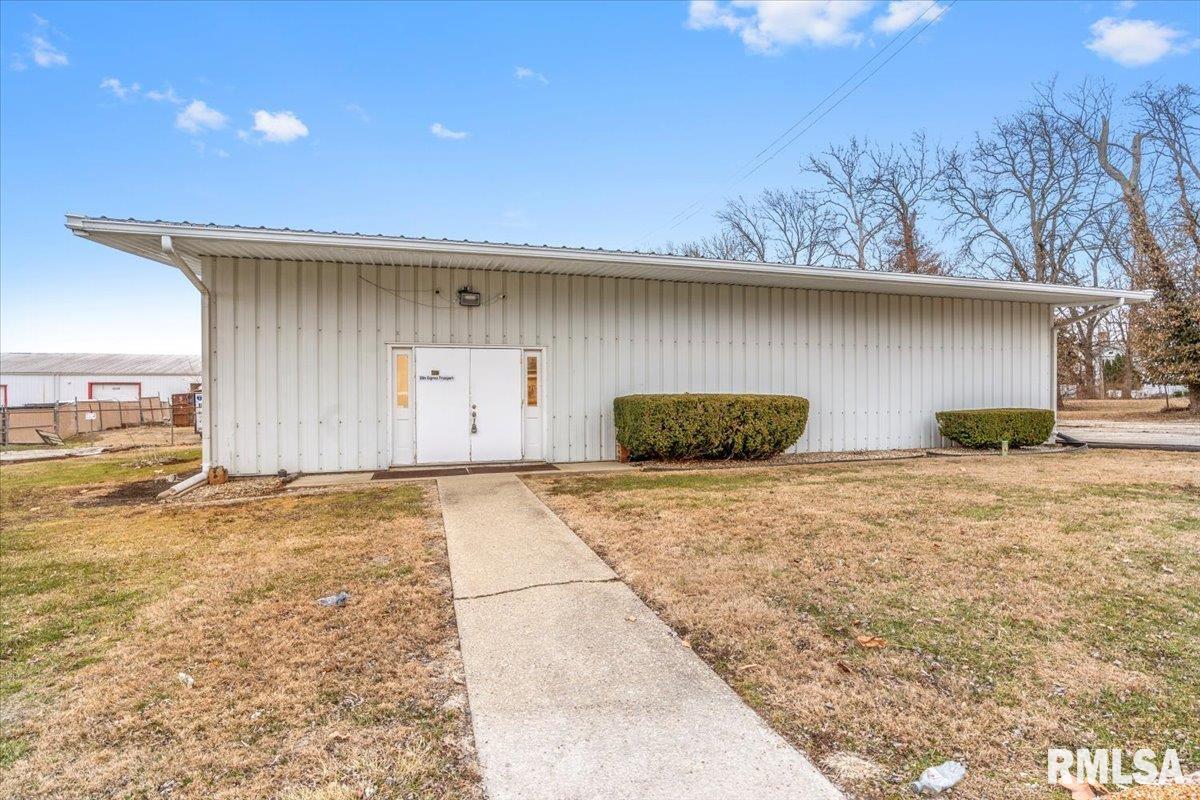 Photo 1 of 19 — 402 Dawson Street, Springfield, IL 62702
