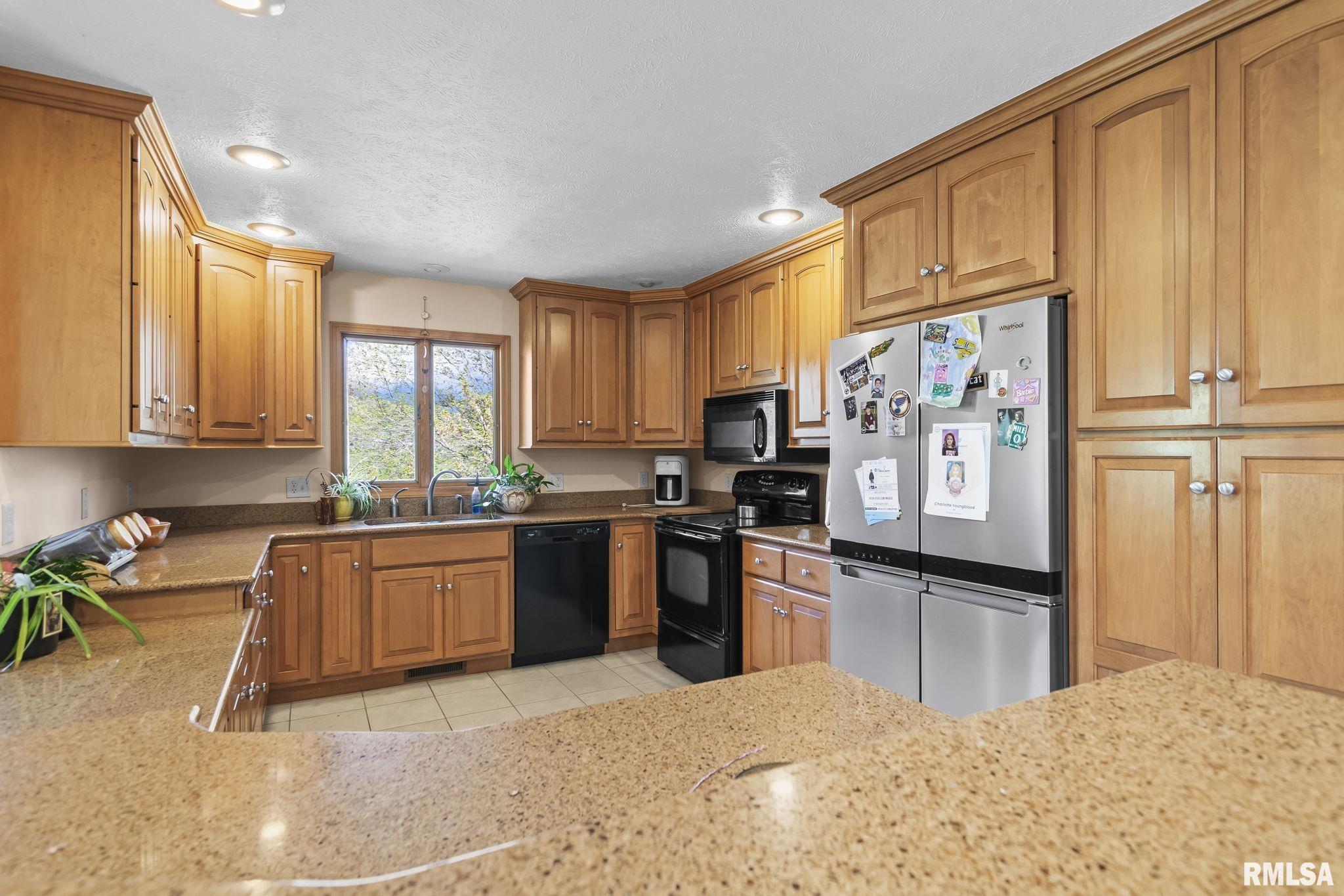 15 Oakland Drive, Riverton, Illinois image 9
