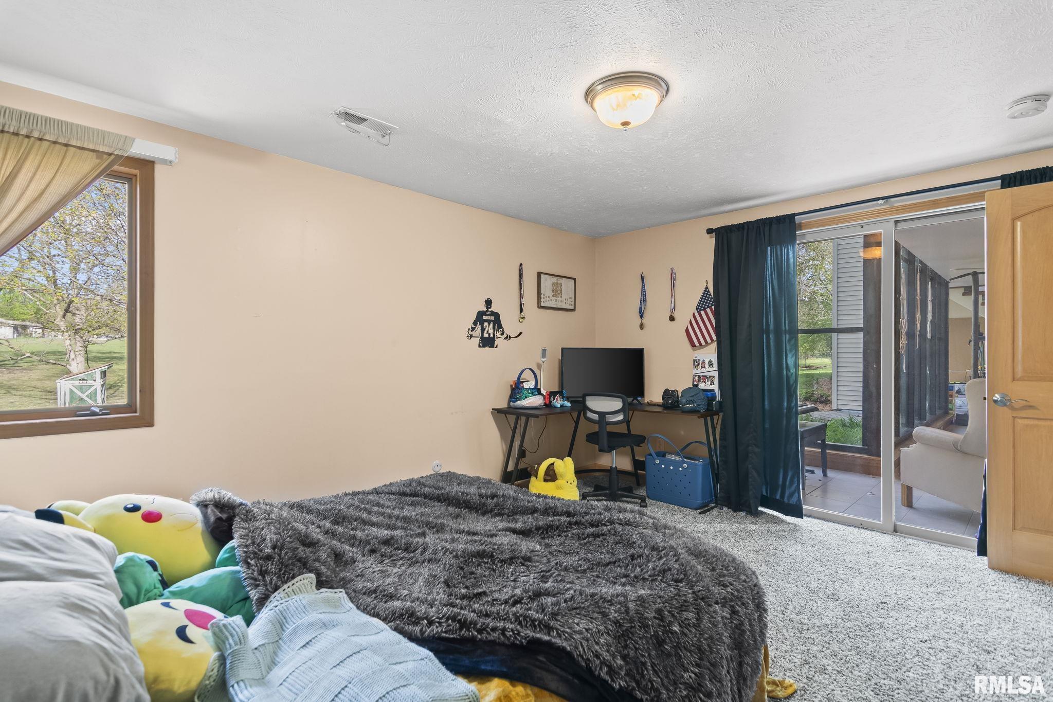 15 Oakland Drive, Riverton, Illinois image 30
