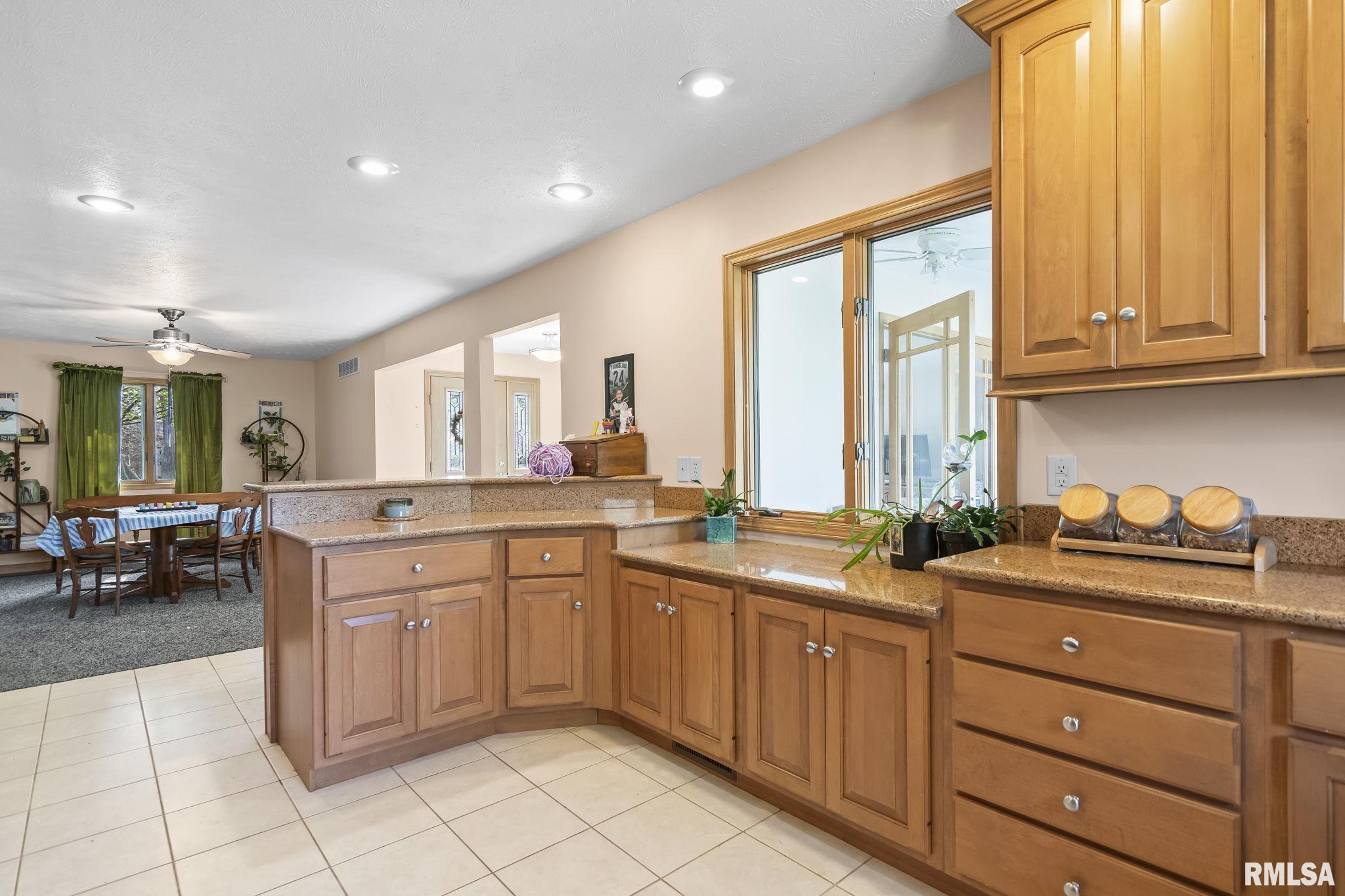 15 Oakland Drive, Riverton, Illinois image 12