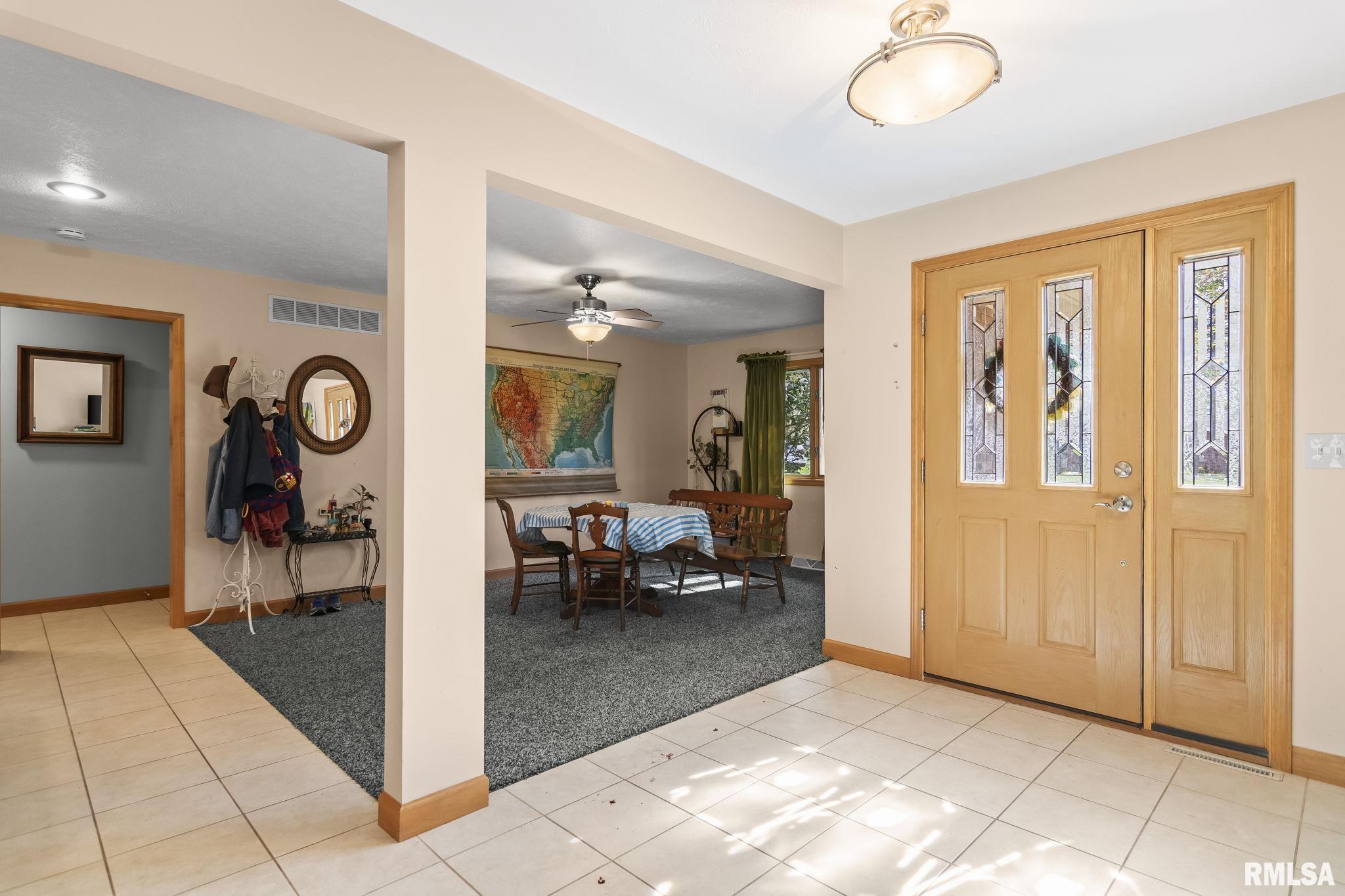 15 Oakland Drive, Riverton, Illinois image 4