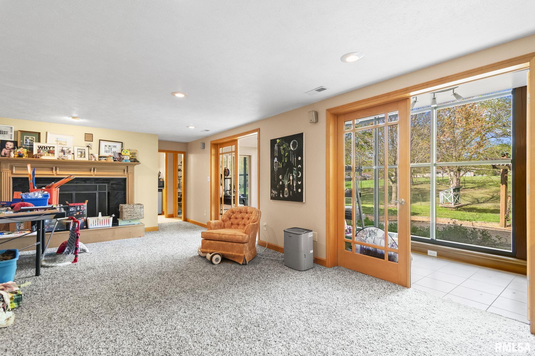 15 Oakland Drive, Riverton, Illinois image 23