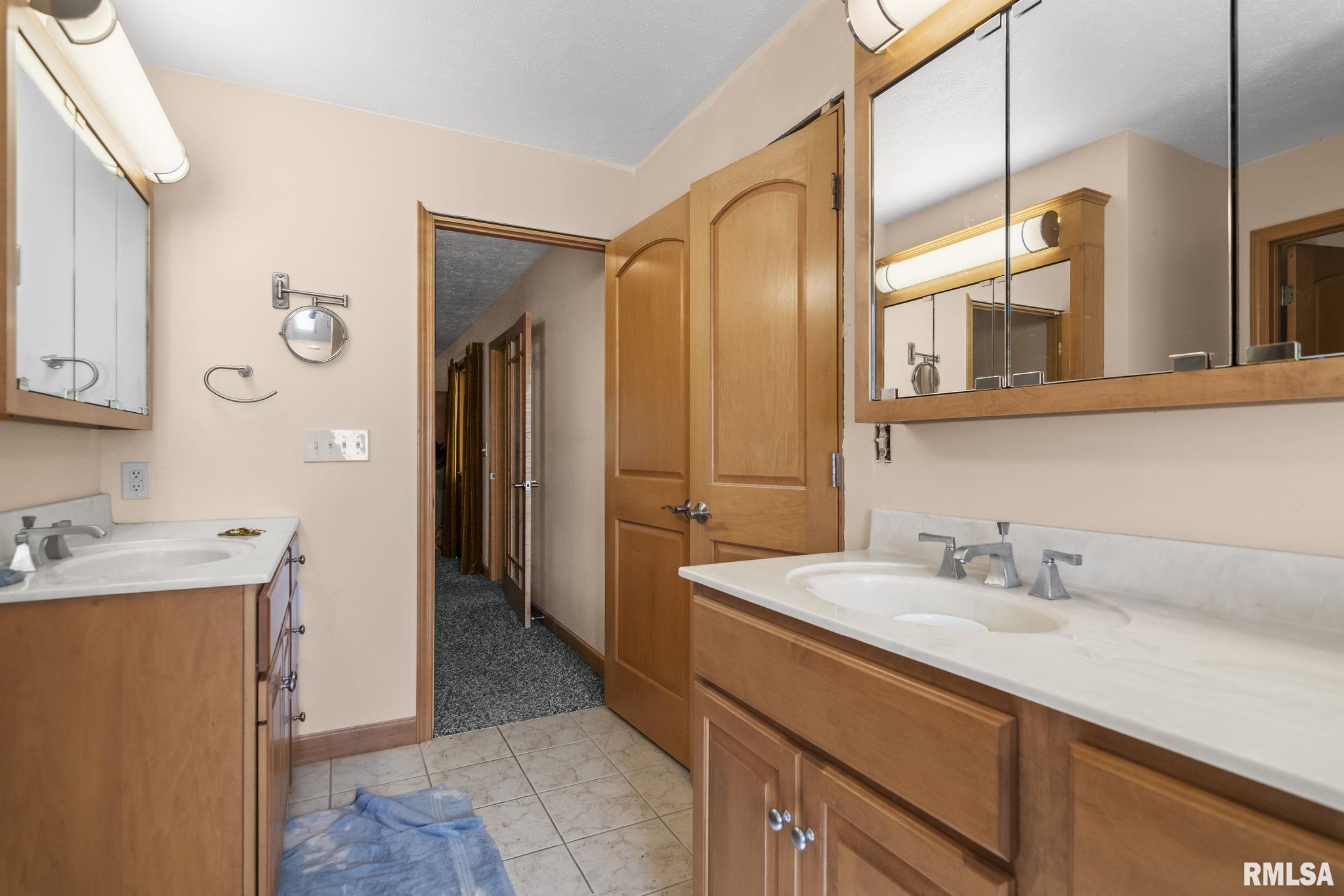 15 Oakland Drive, Riverton, Illinois image 22