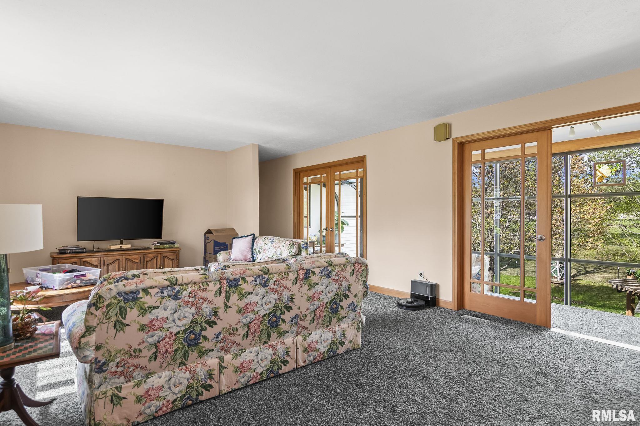 15 Oakland Drive, Riverton, Illinois image 7