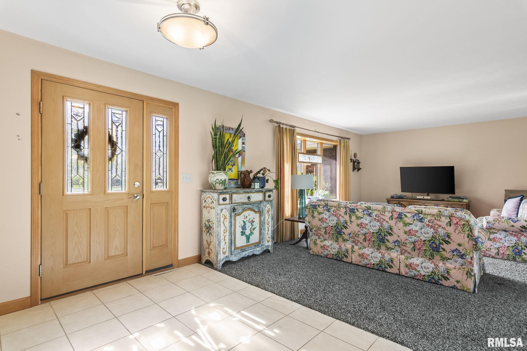15 Oakland Drive, Riverton, Illinois image 5