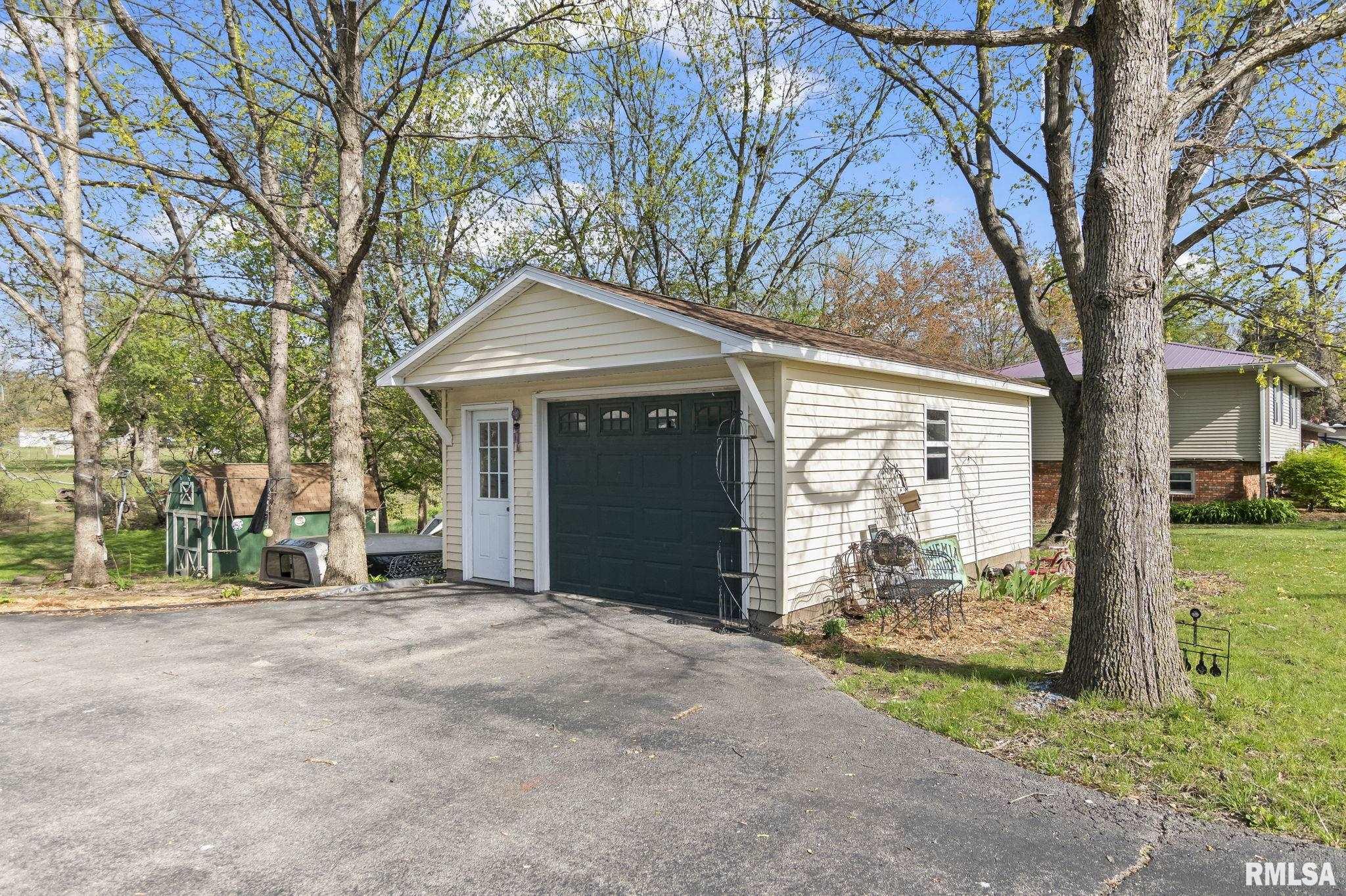 15 Oakland Drive, Riverton, Illinois image 35