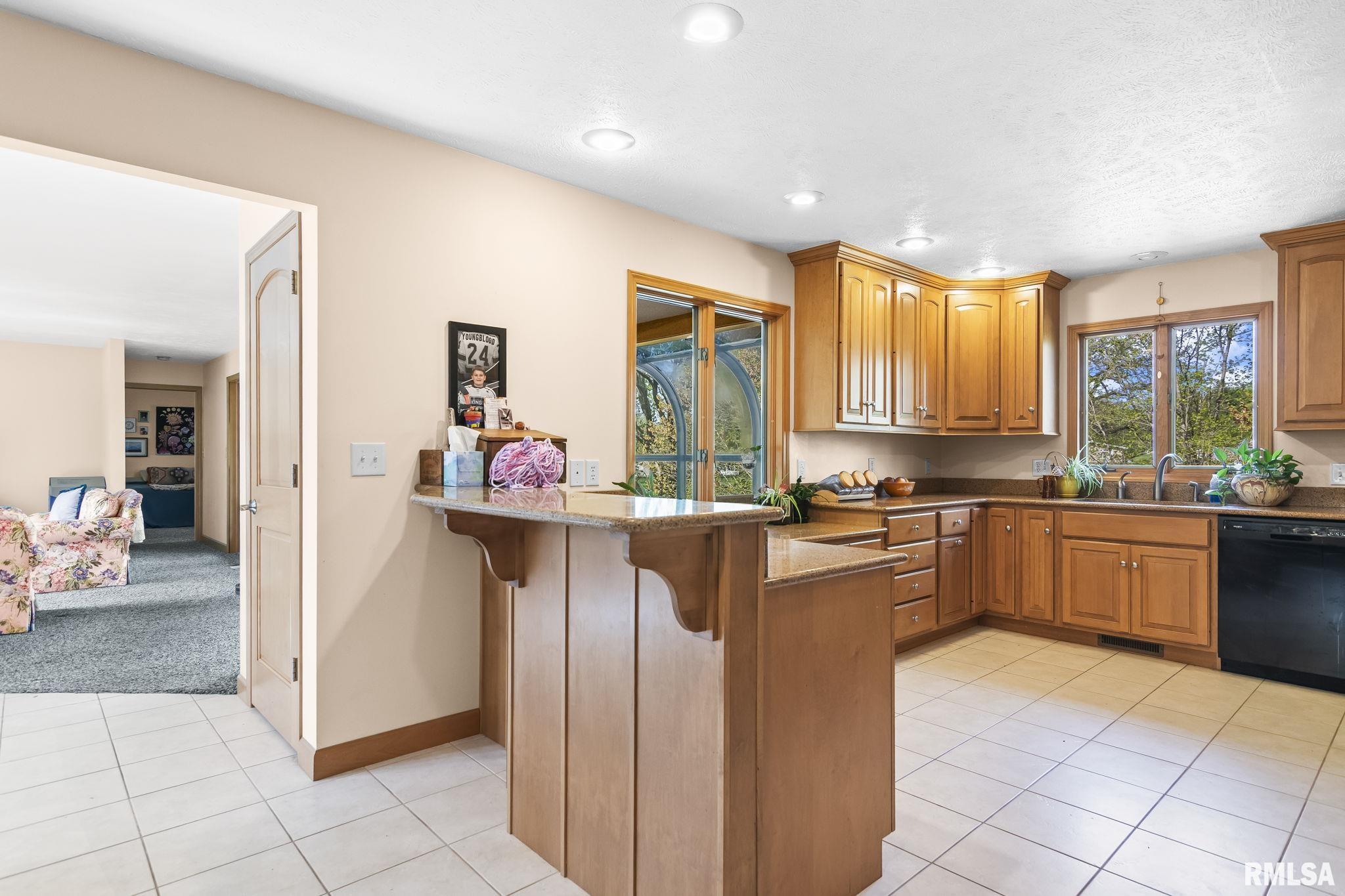 15 Oakland Drive, Riverton, Illinois image 11