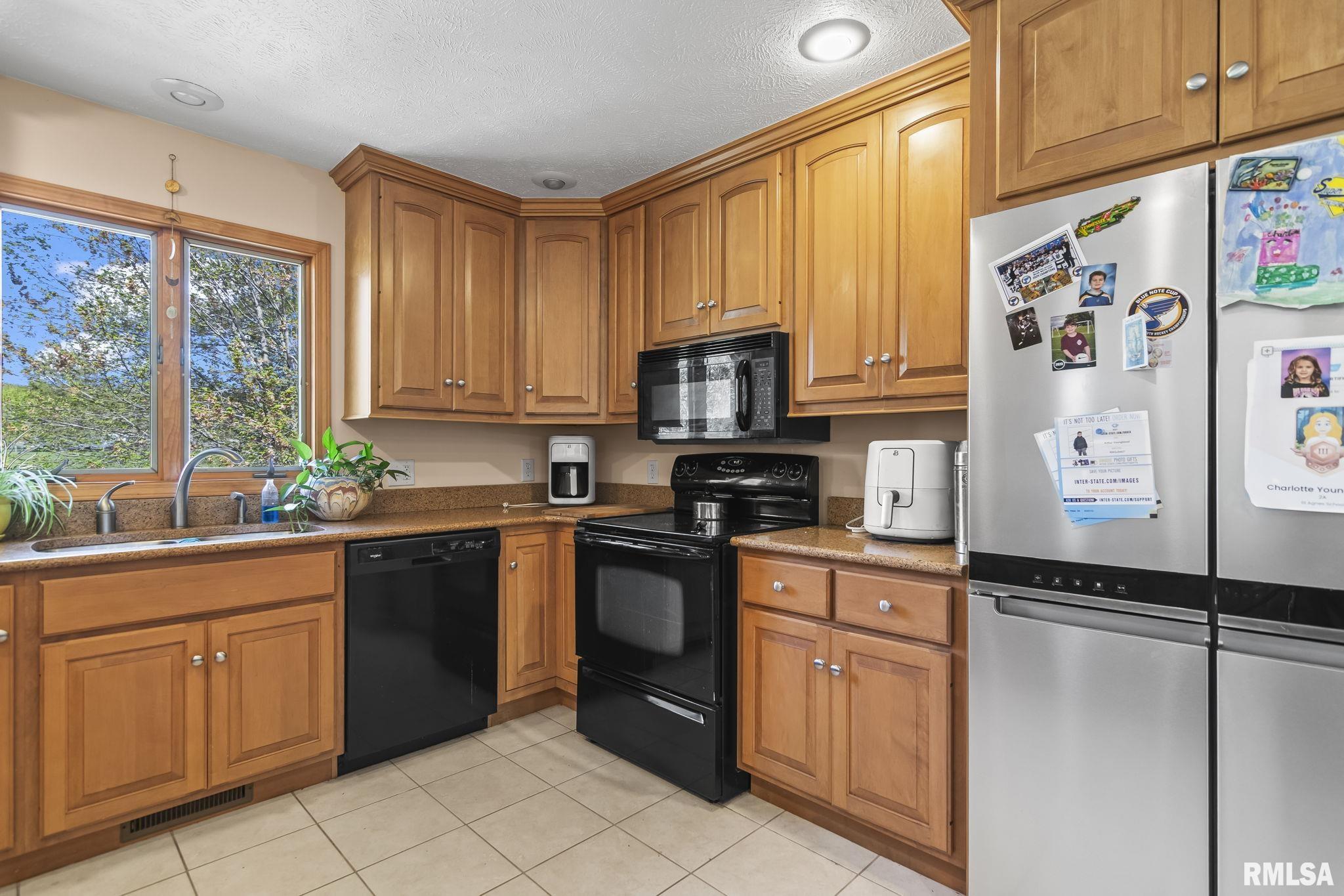 15 Oakland Drive, Riverton, Illinois image 10
