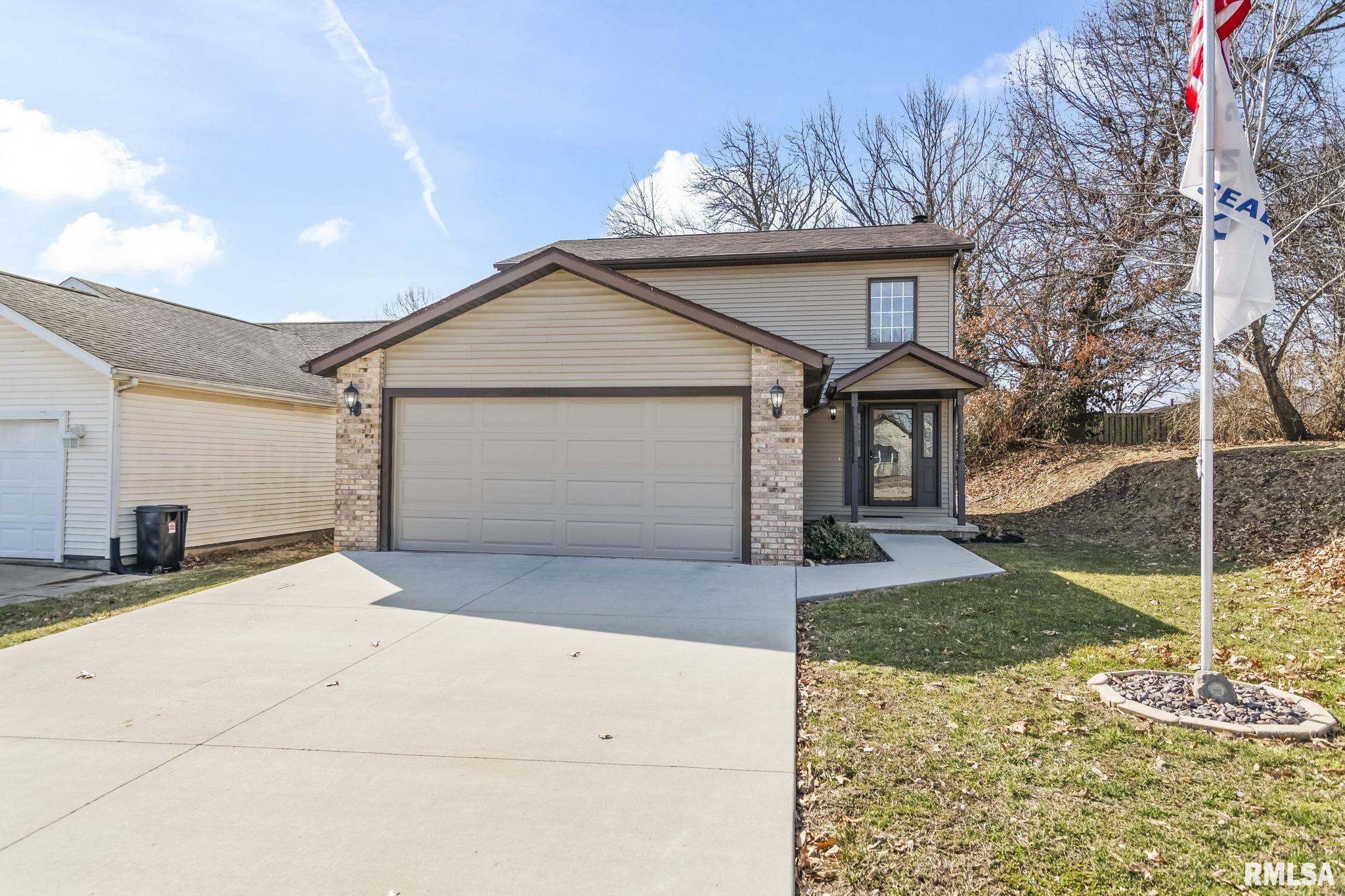 616 E Menard Street, Riverton, Illinois image 2