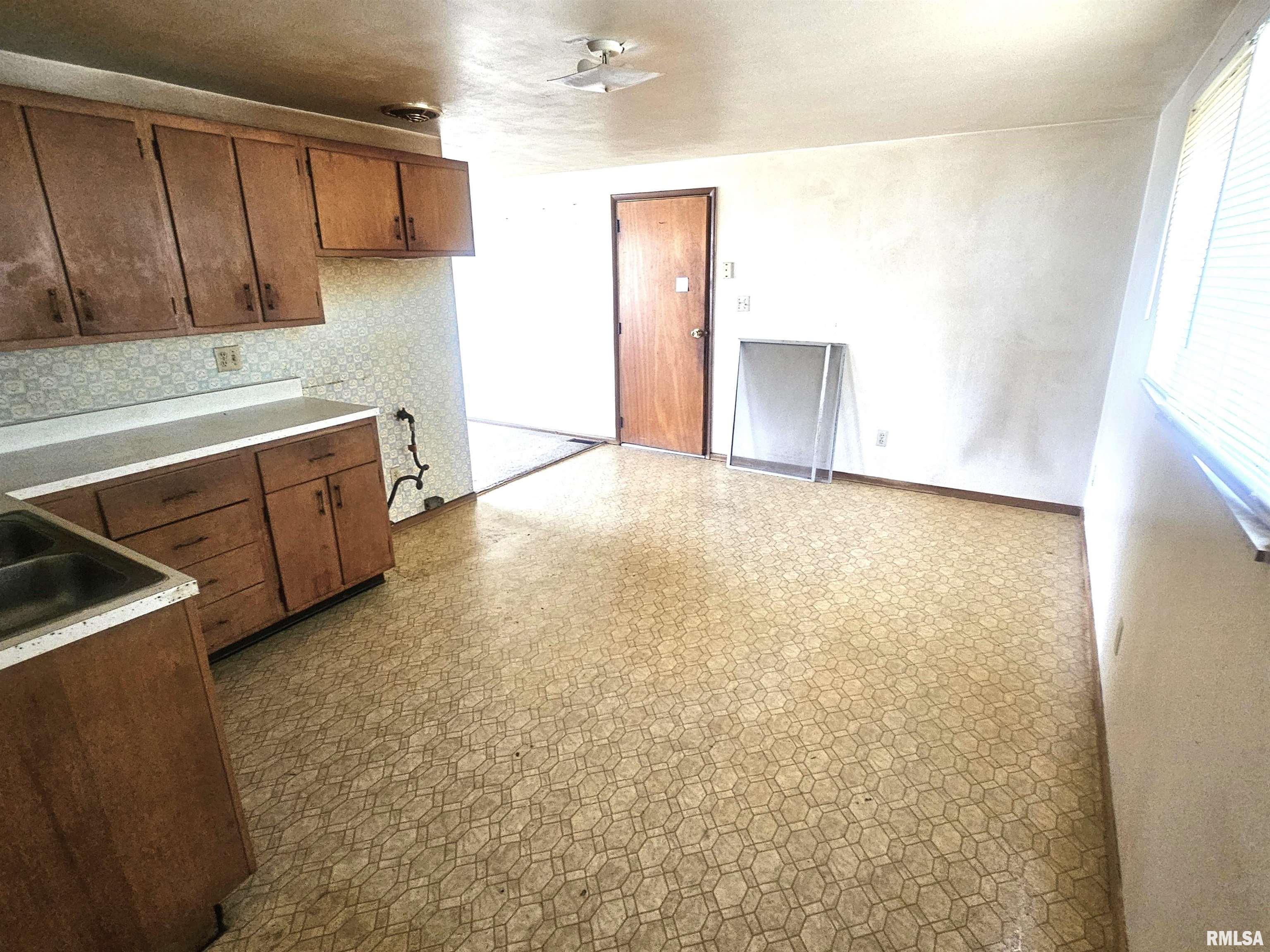 340 Mcdivitt Avenue, Lincoln, Illinois image 8