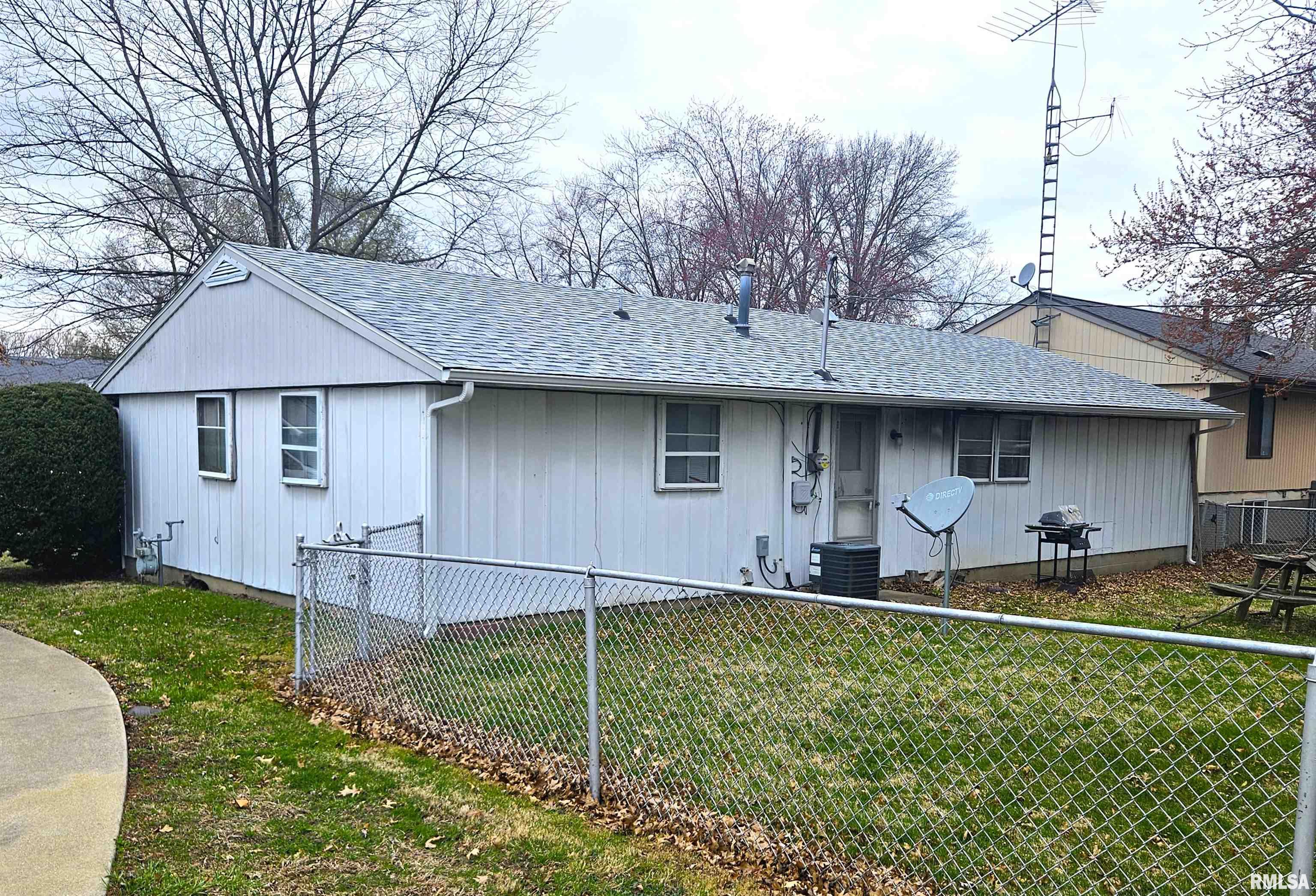 340 Mcdivitt Avenue, Lincoln, Illinois image 3