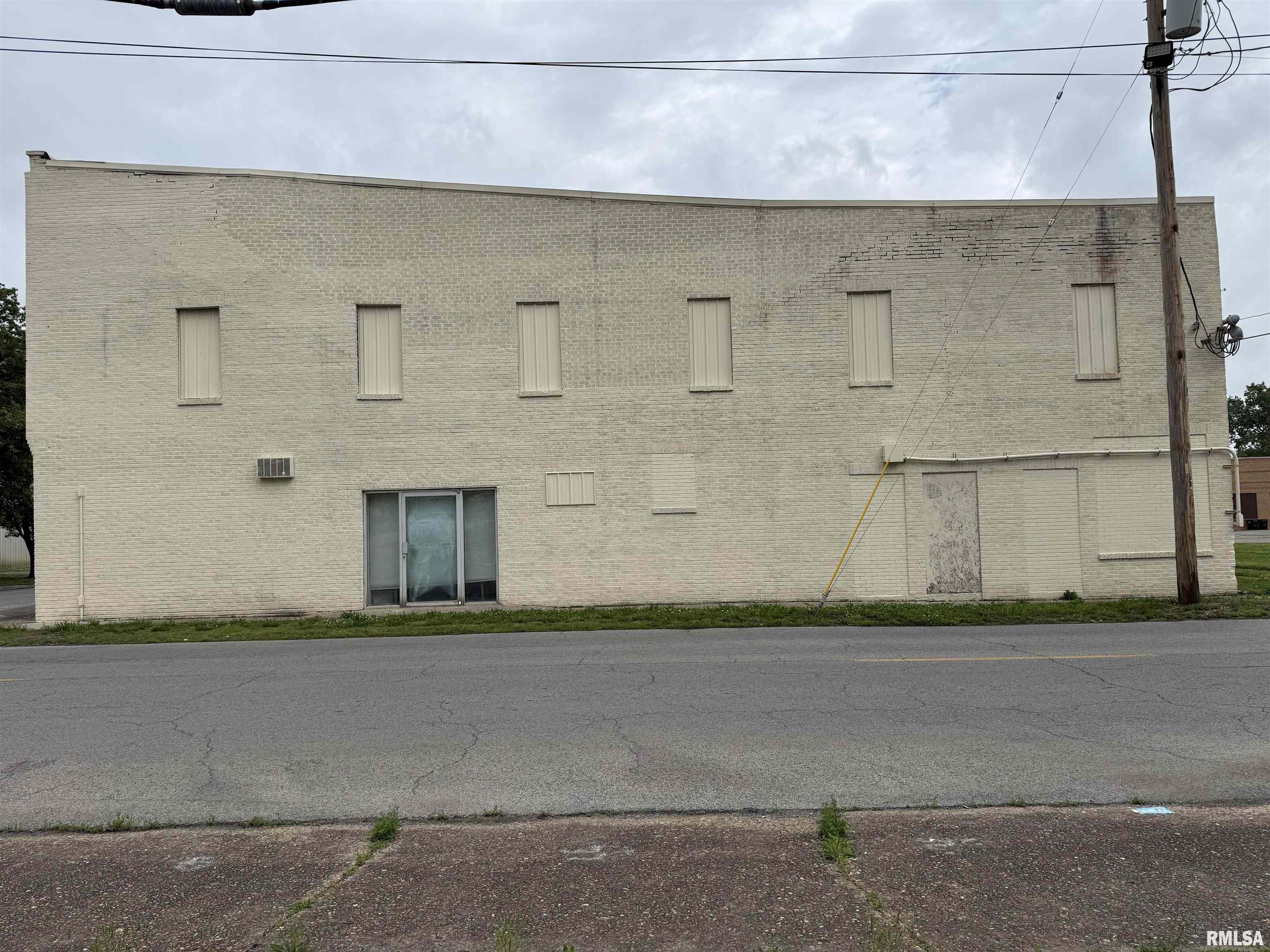 520 S Mckinley Street, Harrisburg, Illinois image 2