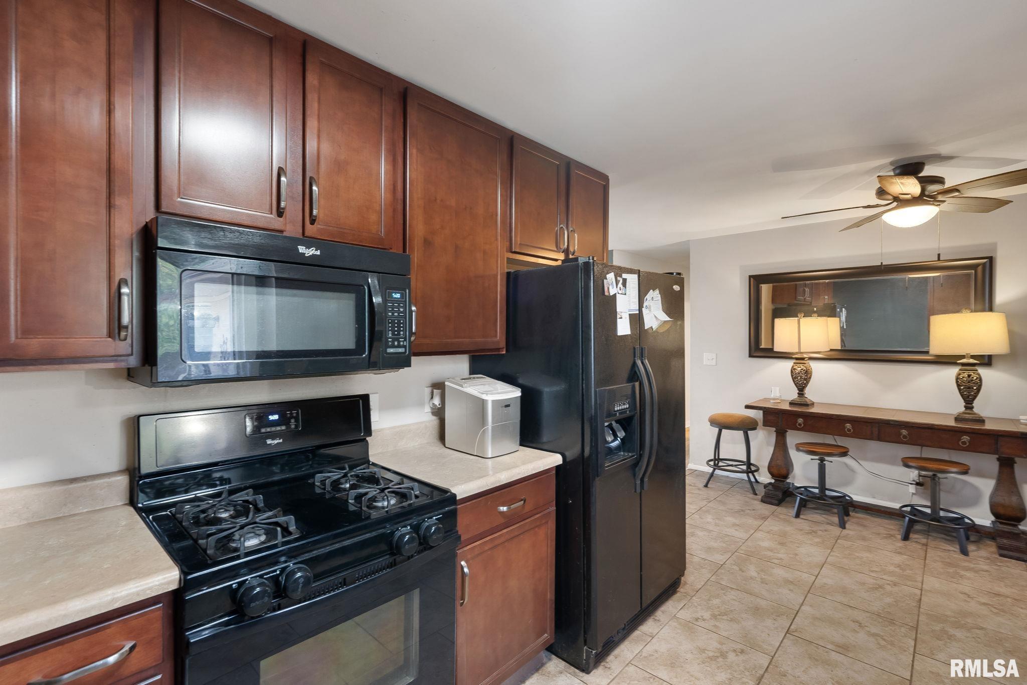 1310 Hillside Drive, Bettendorf, Iowa image 9