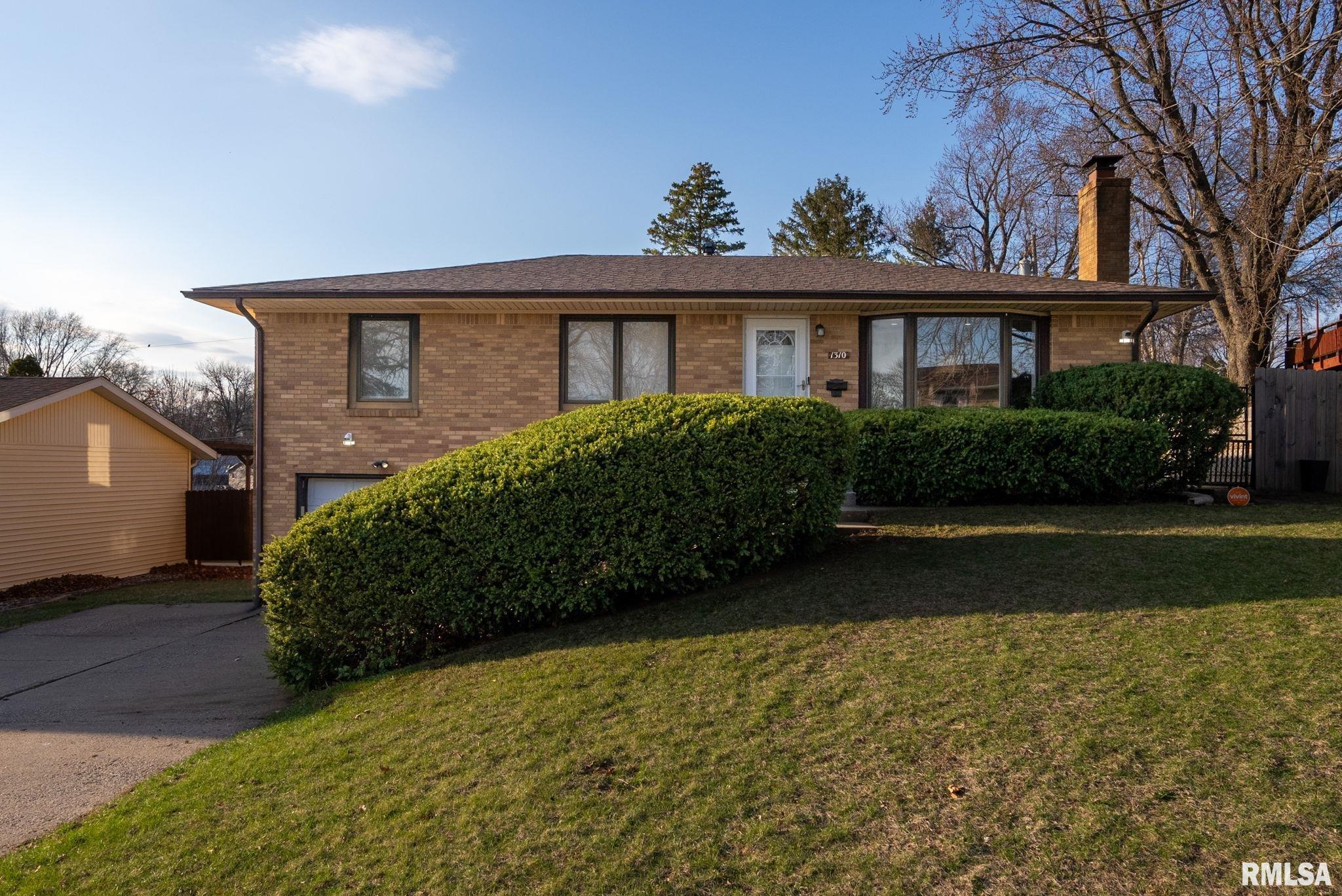 1310 Hillside Drive, Bettendorf, Iowa image 1