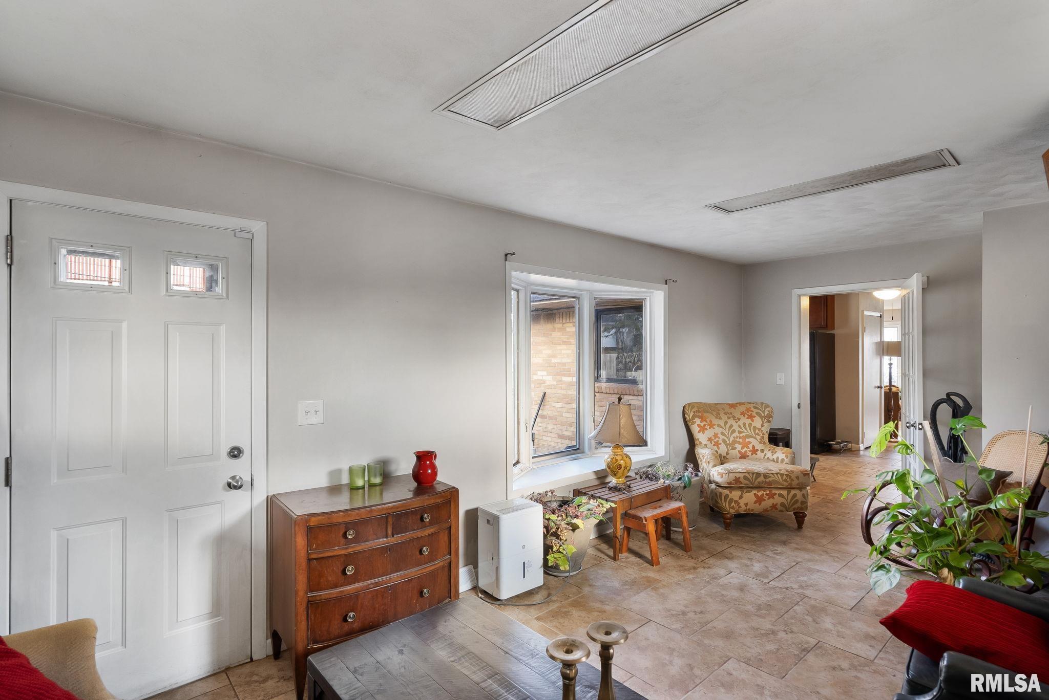 1310 Hillside Drive, Bettendorf, Iowa image 11