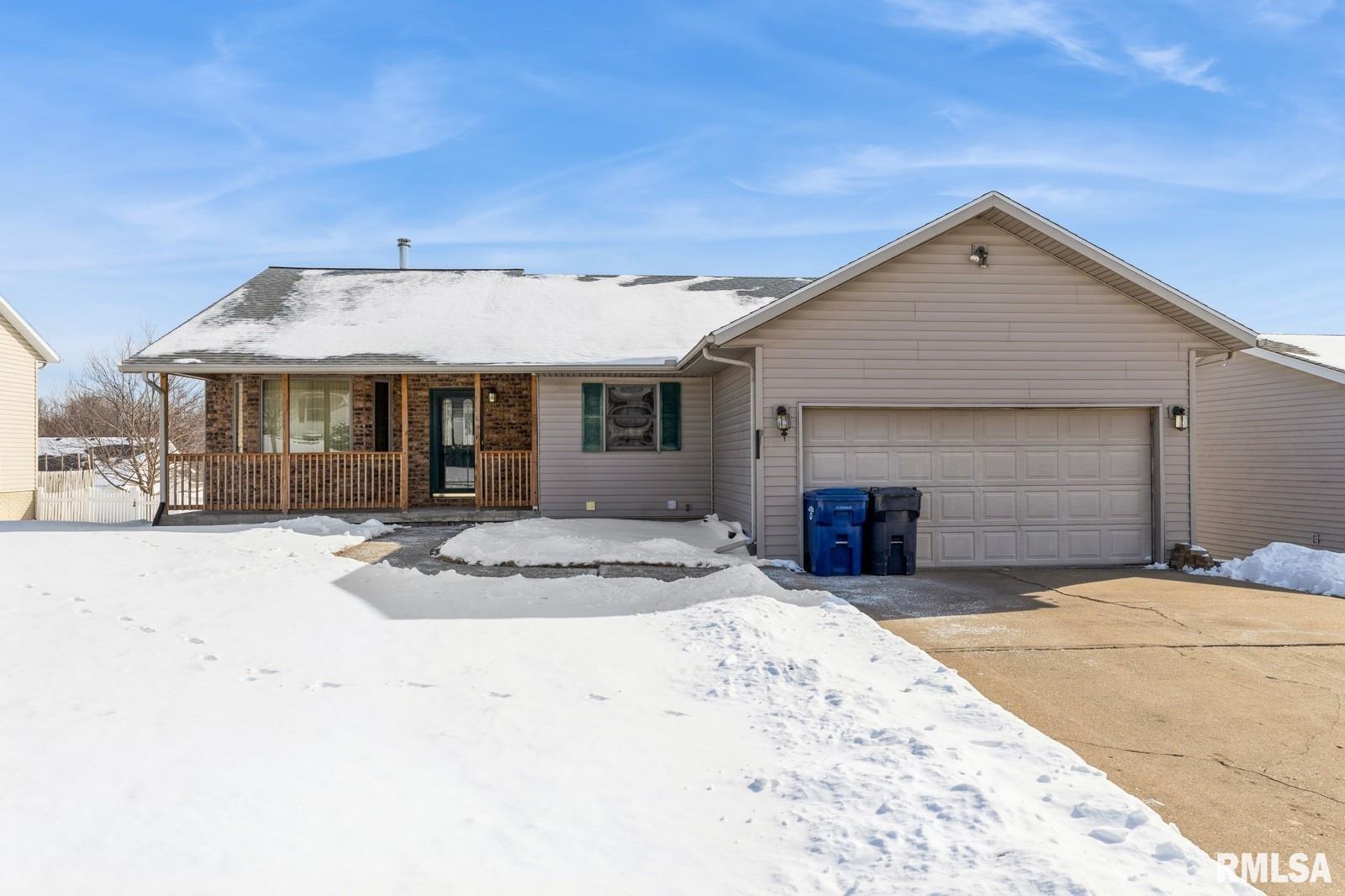 2733 N 12th Street, Clinton, Iowa image 1