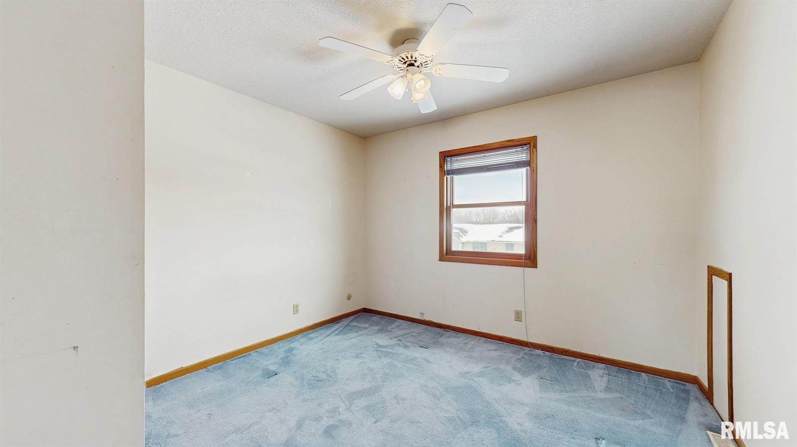 2733 N 12th Street, Clinton, Iowa image 16