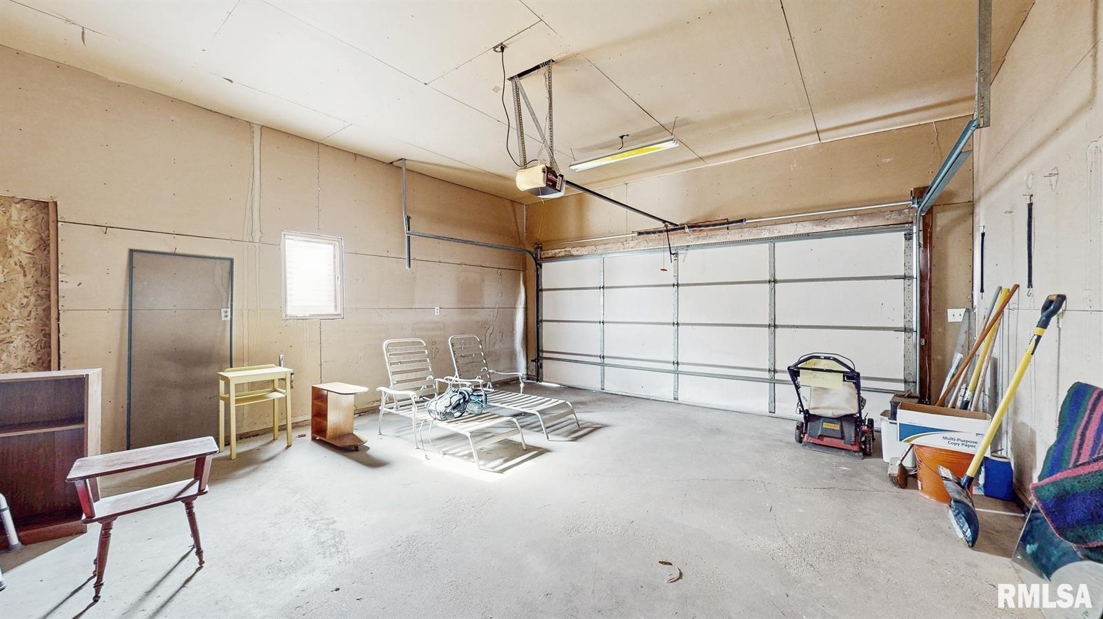 2733 N 12th Street, Clinton, Iowa image 26