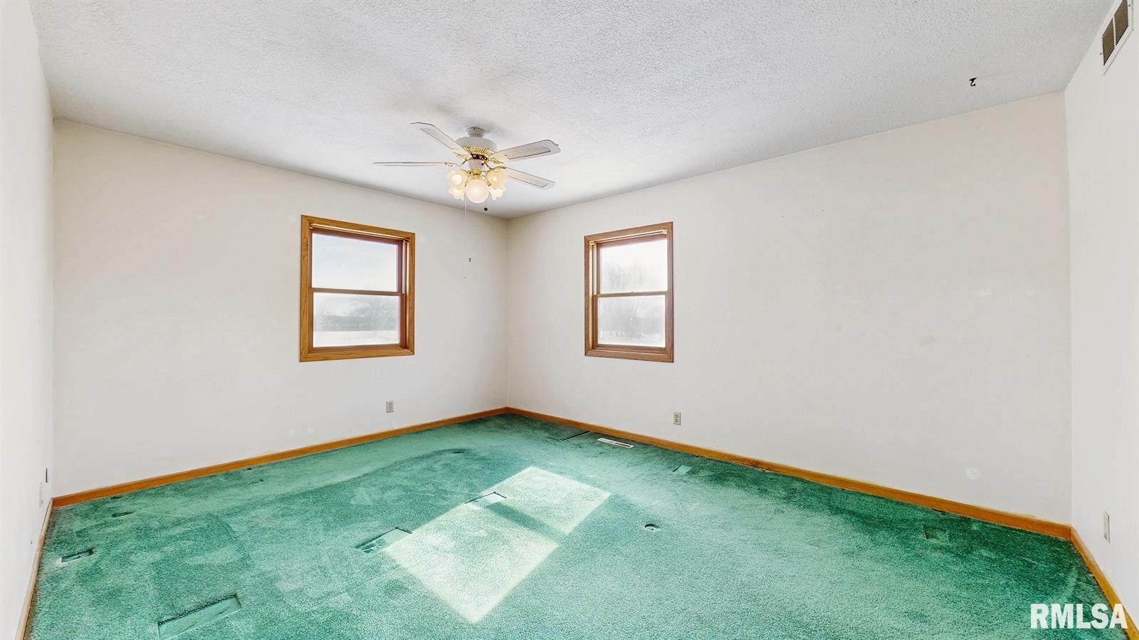 2733 N 12th Street, Clinton, Iowa image 11