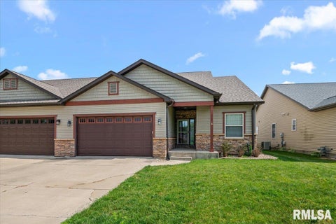 Homes For Sale - 512 E Spruce Street<br/> Chatham, IL 62629