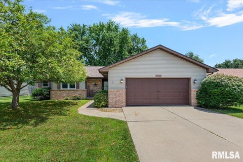 Homes For Sale - 412 Dewberry Trail<br/> Sangamon County, Chatham, IL 62629