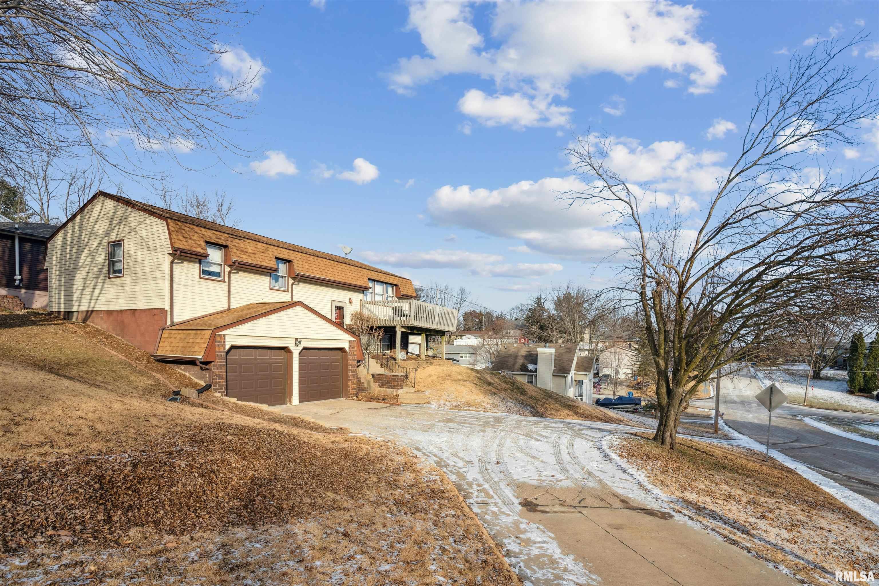 513 Walnut Court, Le Claire, Iowa image 2