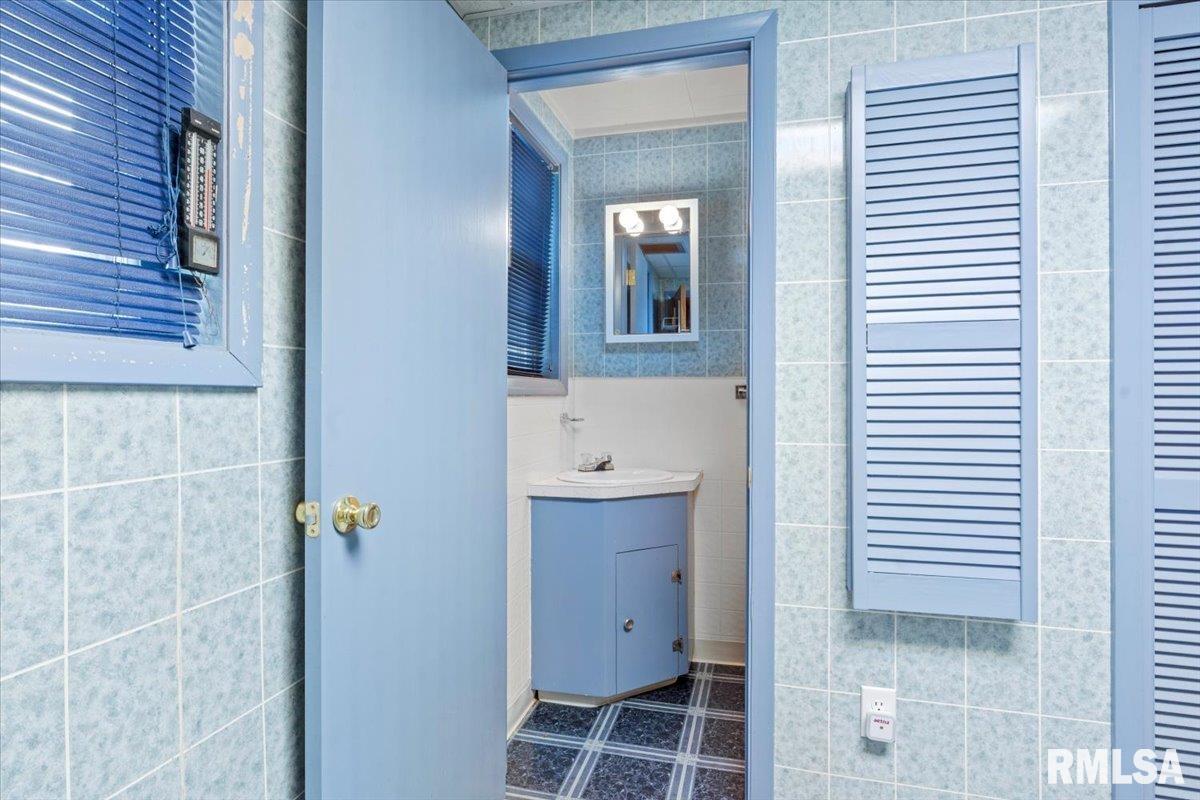 525 Sattley Street, Rochester, Illinois image 30