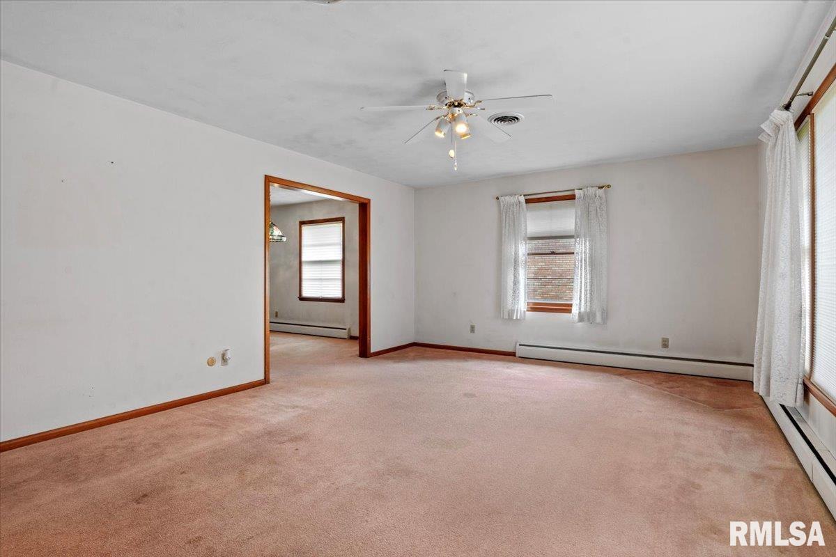 525 Sattley Street, Rochester, Illinois image 4