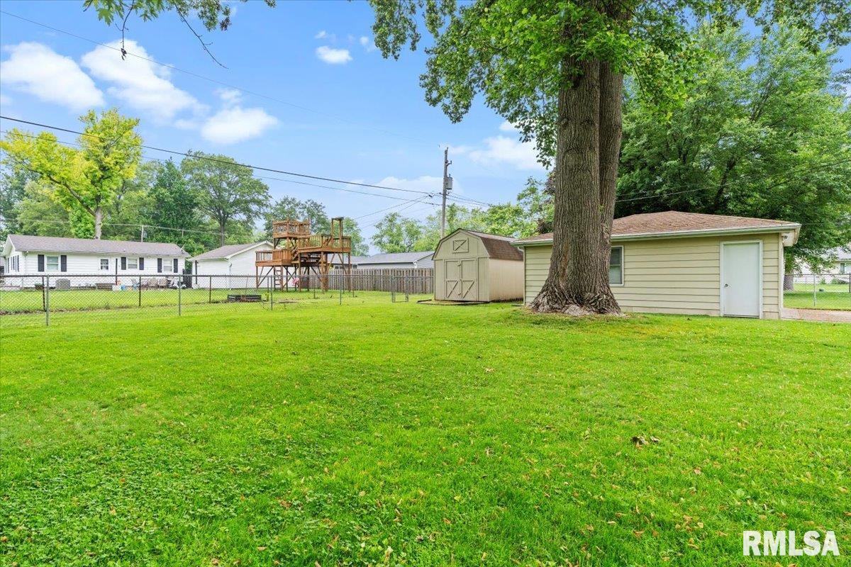 525 Sattley Street, Rochester, Illinois image 32
