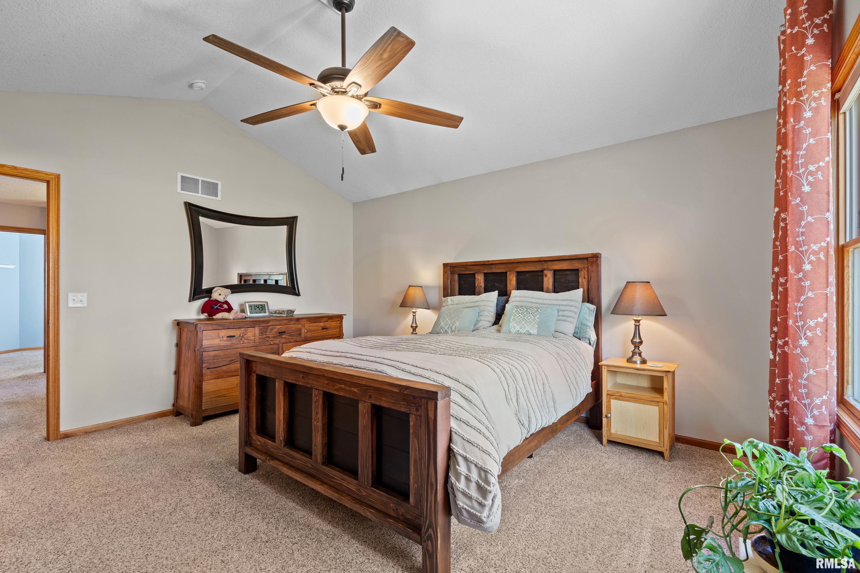 6135 Hillandale Road, Davenport, Iowa image 23
