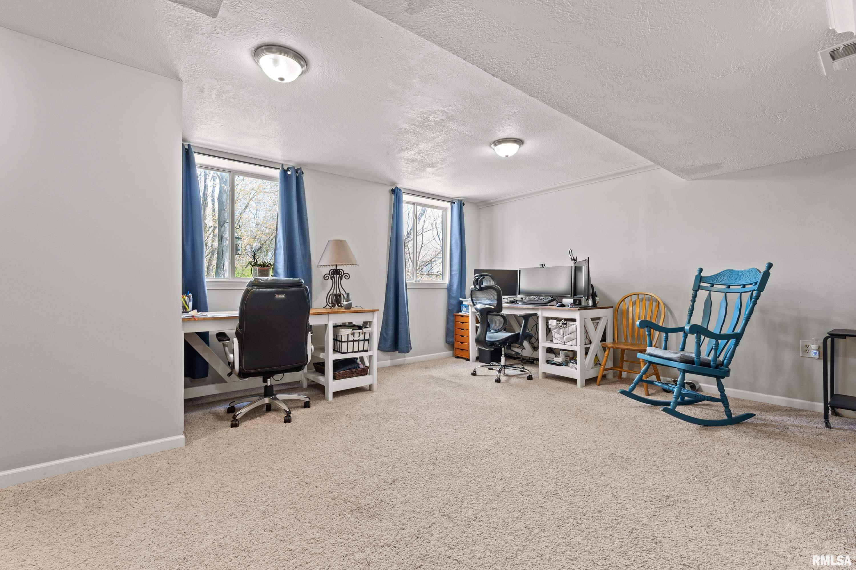 6135 Hillandale Road, Davenport, Iowa image 13