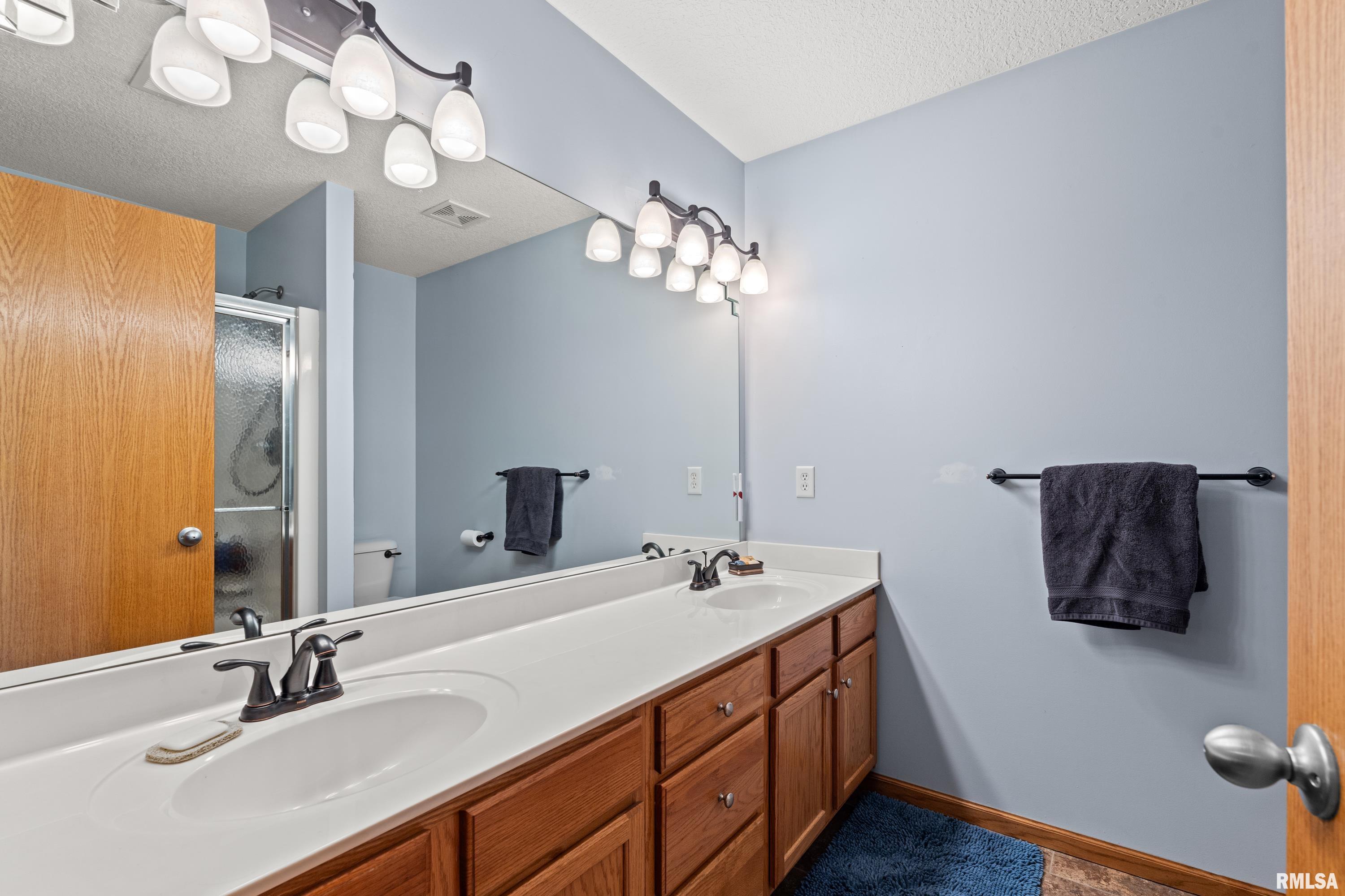 6135 Hillandale Road, Davenport, Iowa image 24