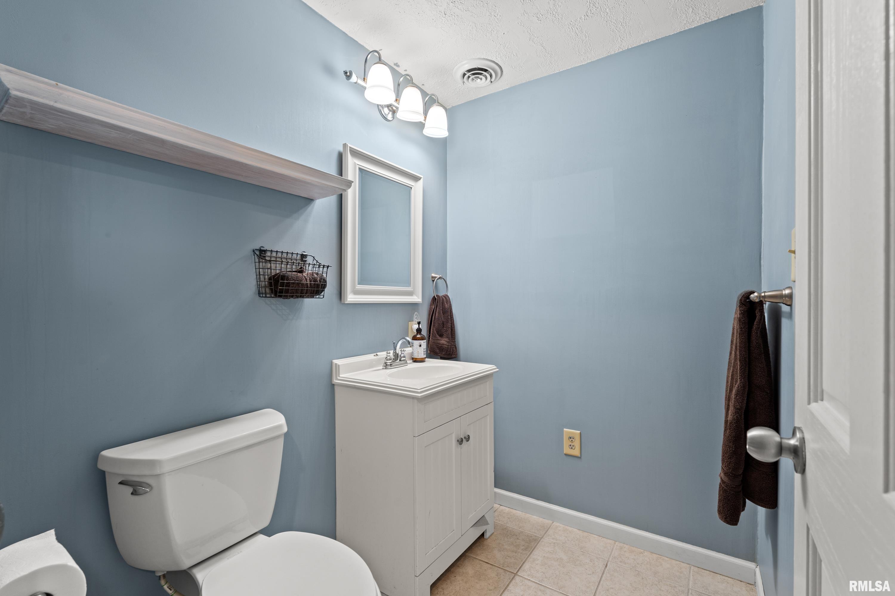 6135 Hillandale Road, Davenport, Iowa image 15